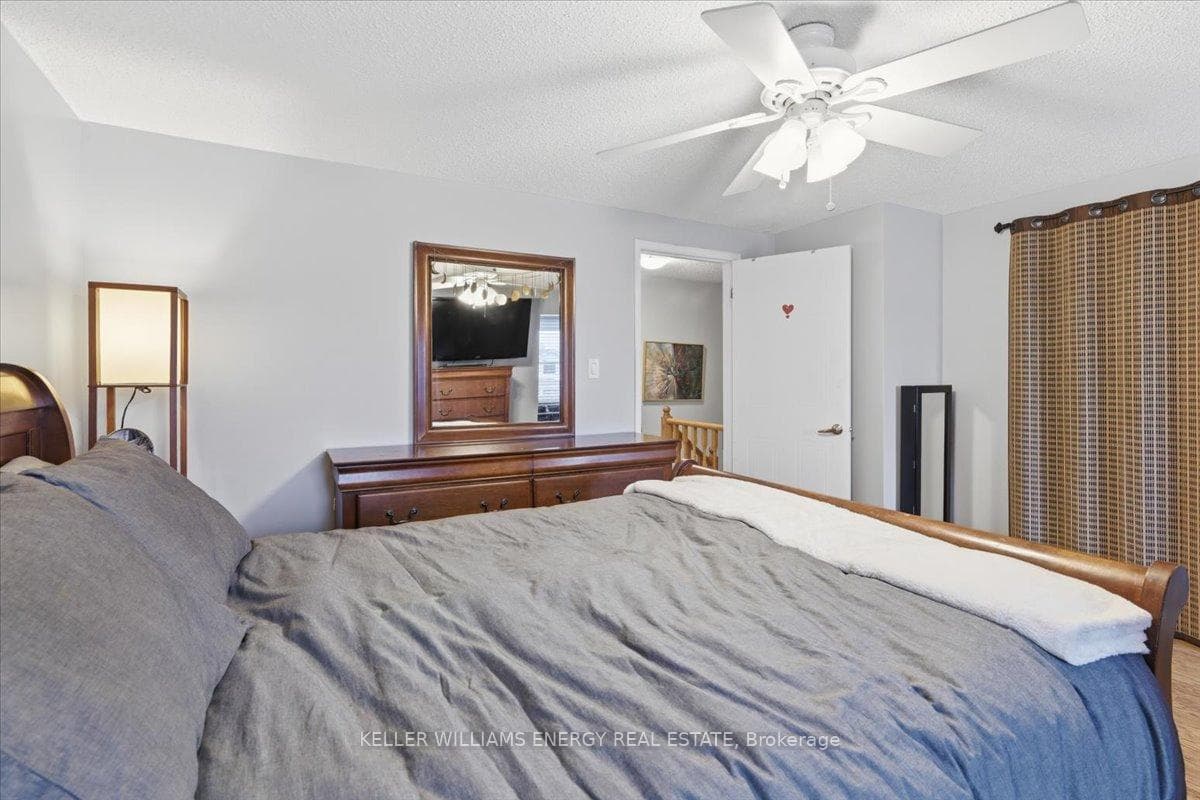 751 Bennett Crescent photo 21