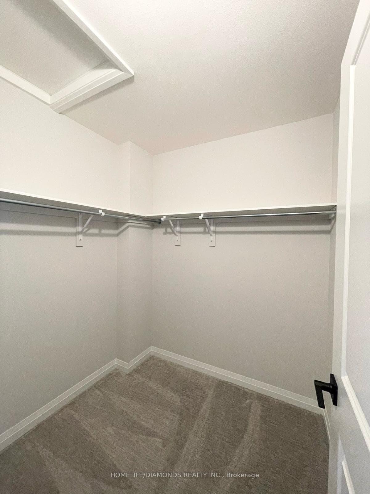 112 ALICIA Crescent photo 13