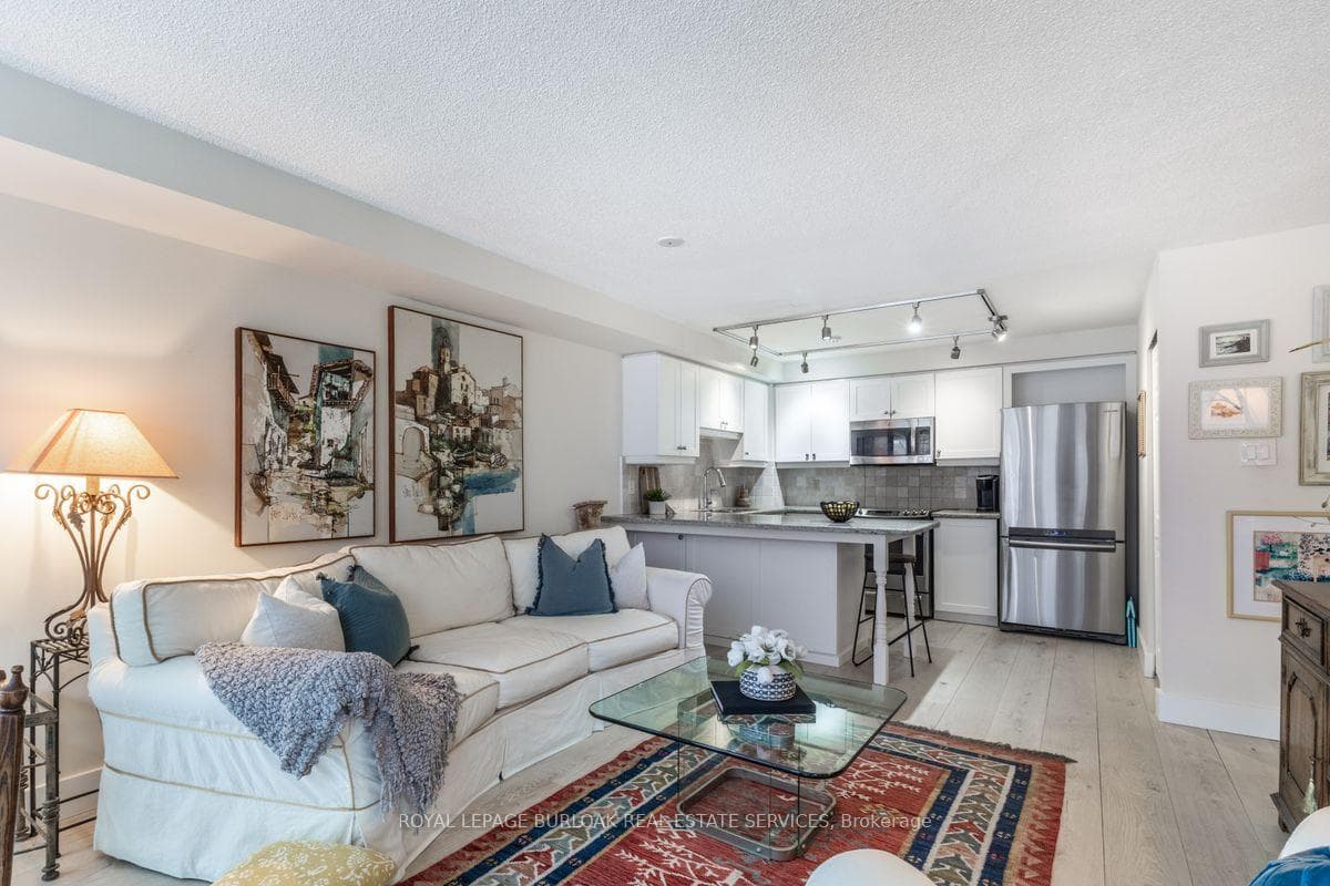 2210 Lakeshore Road Unit 304 photo 7