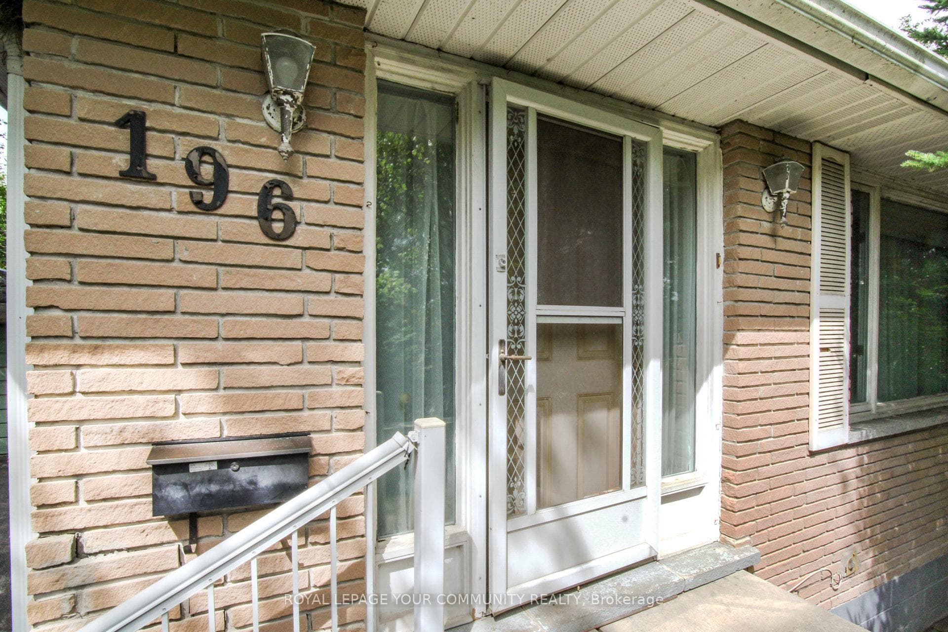 196 Pleasant Boulevard photo 2