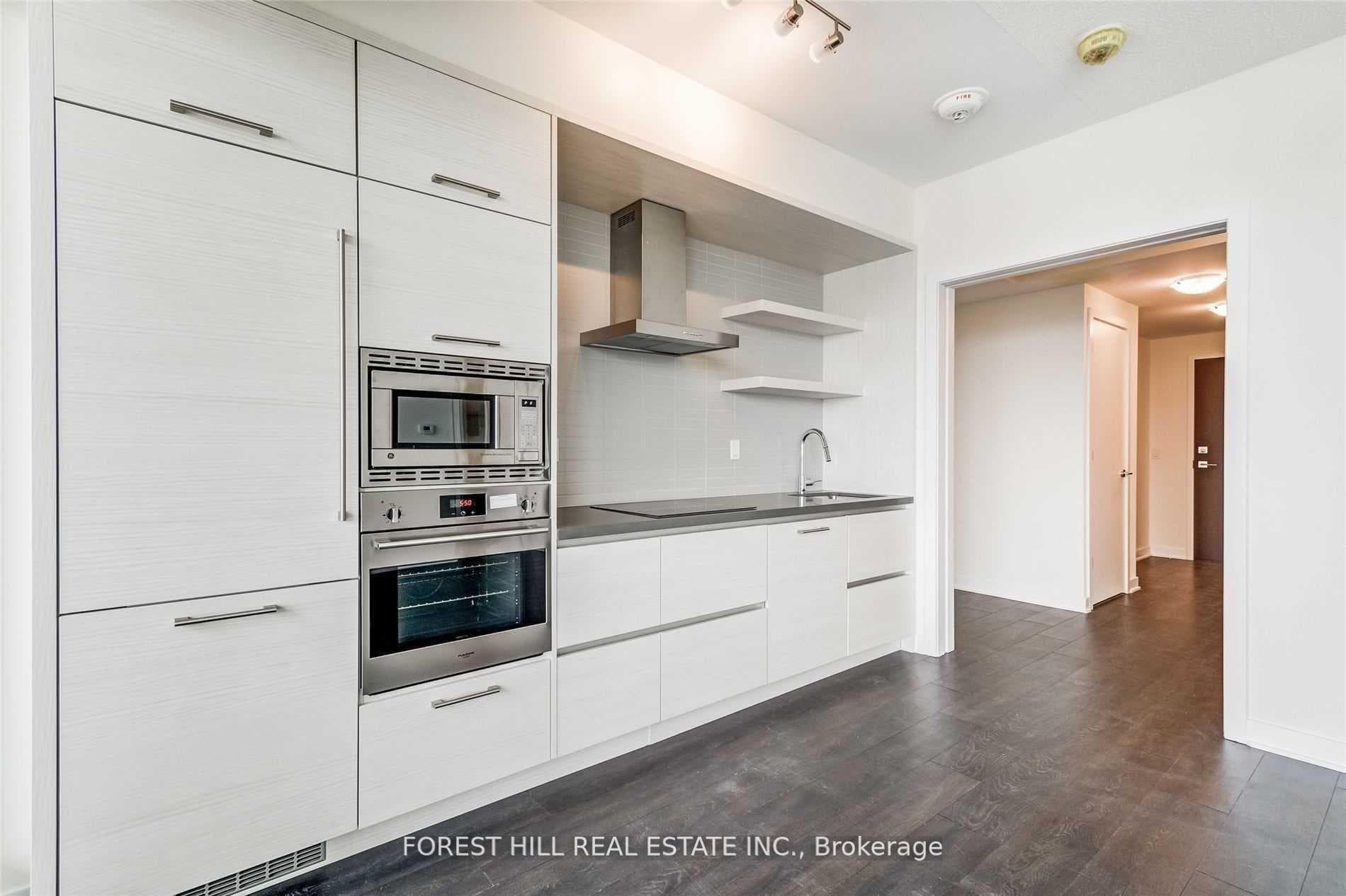2221 Yonge Street Unit 5501 photo 10