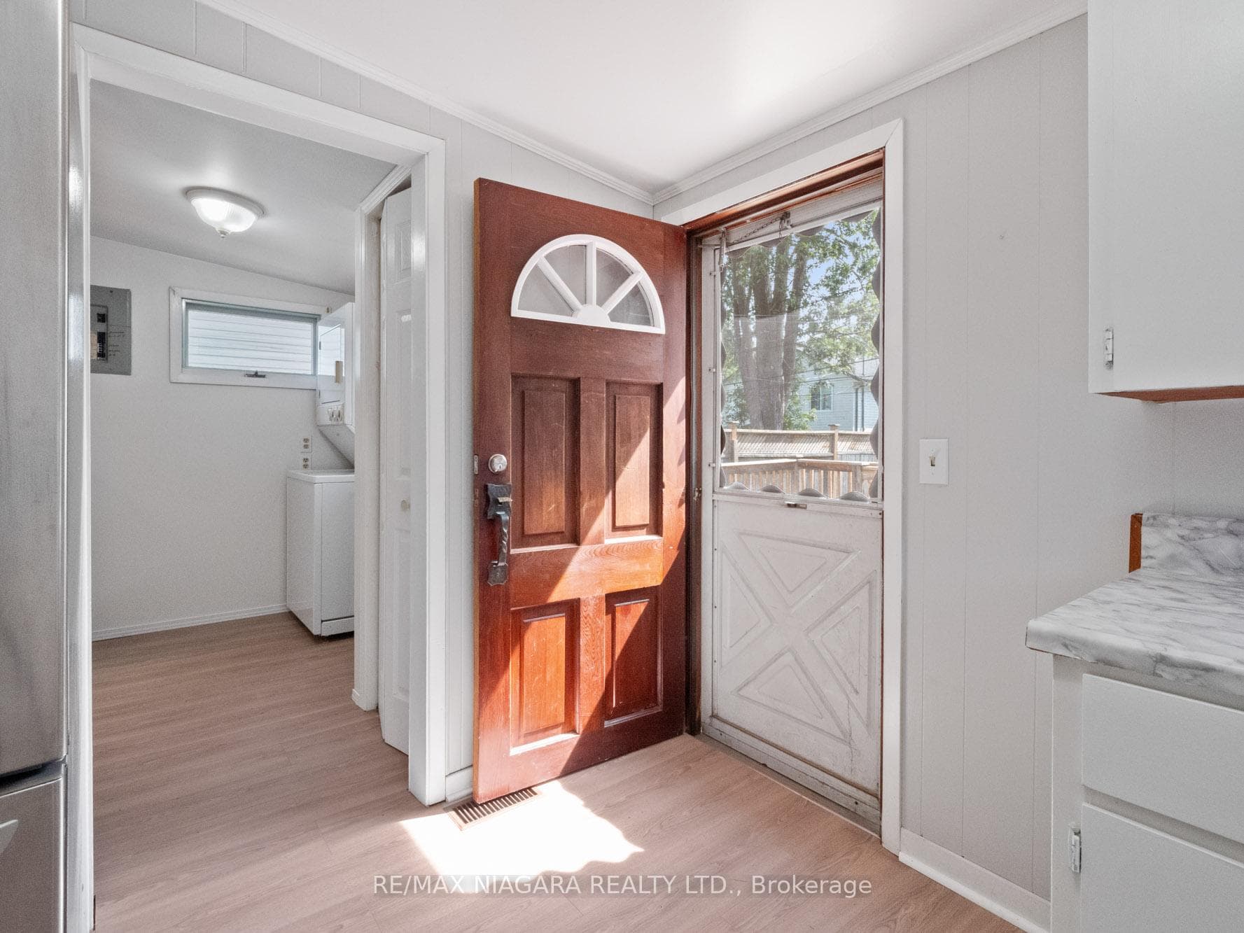 672 Grandview Road photo 21