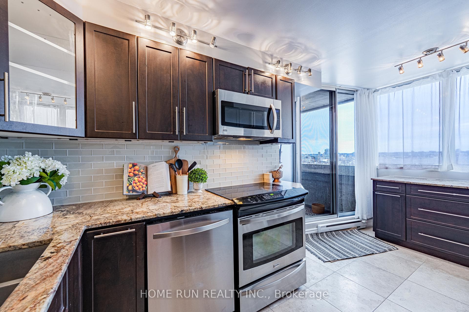 530 LAURIER Avenue Unit 1503 photo 26