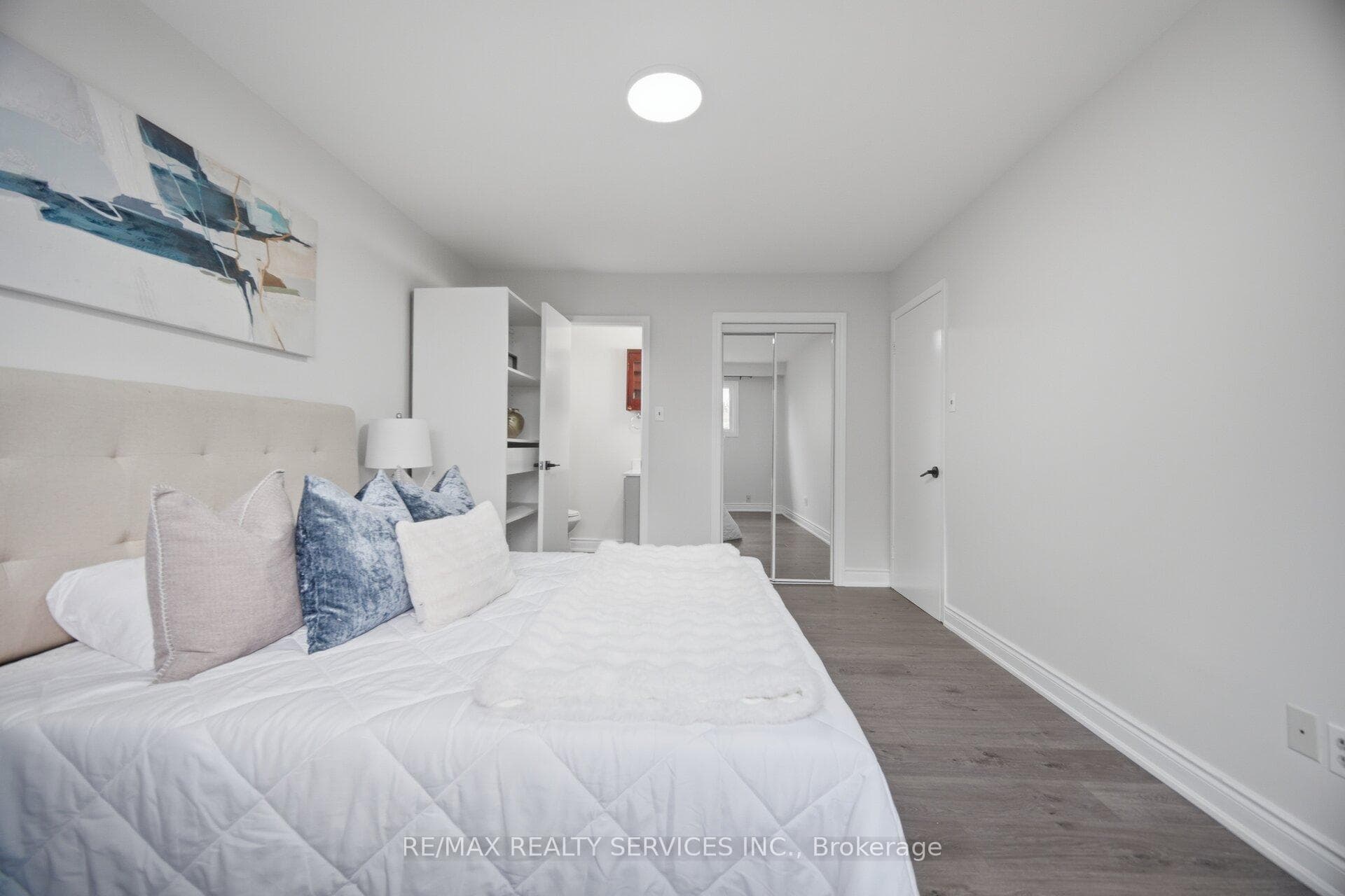 7493 Netherwood Road photo 25