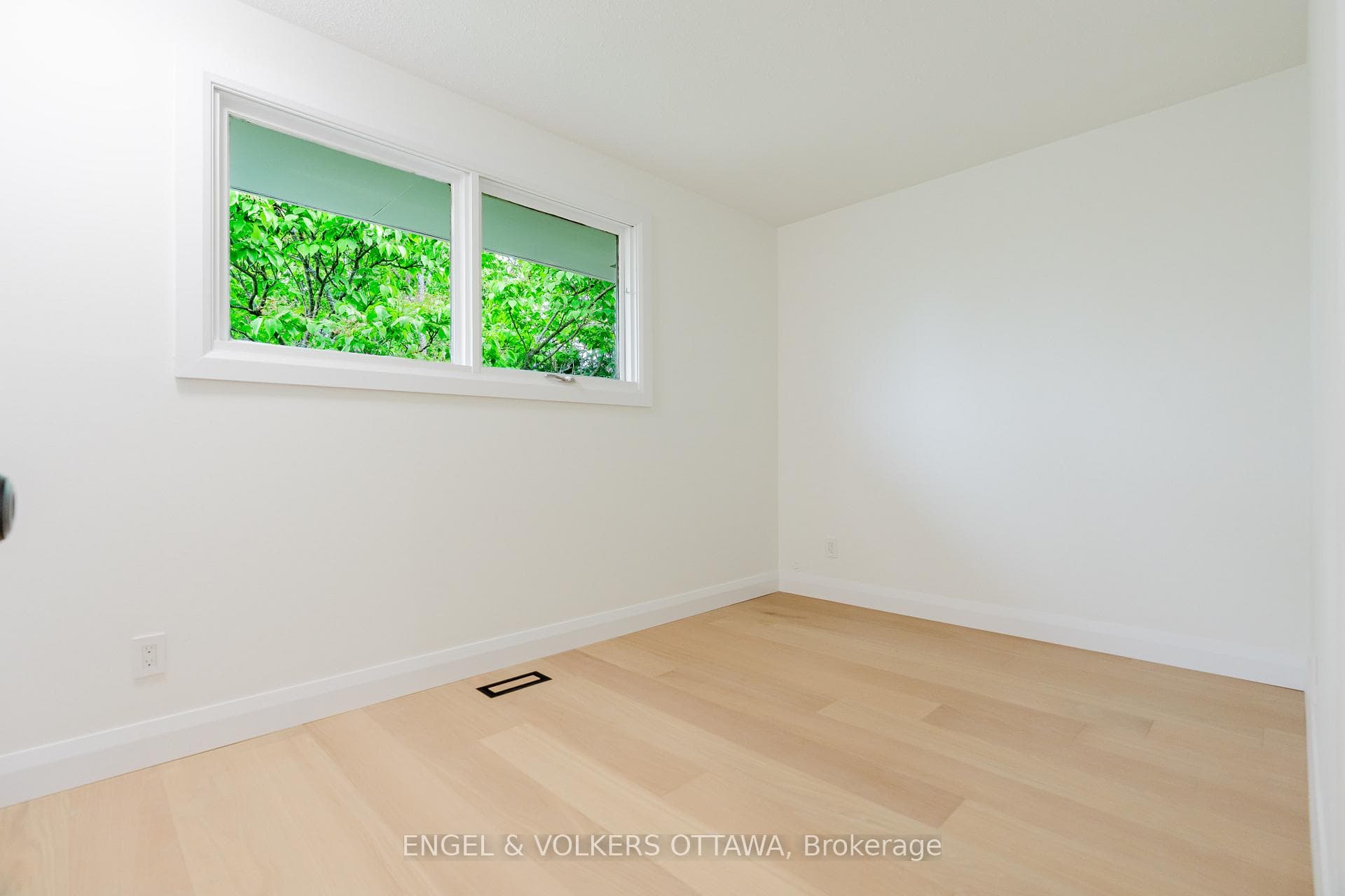 825 De Salaberry Street photo 38