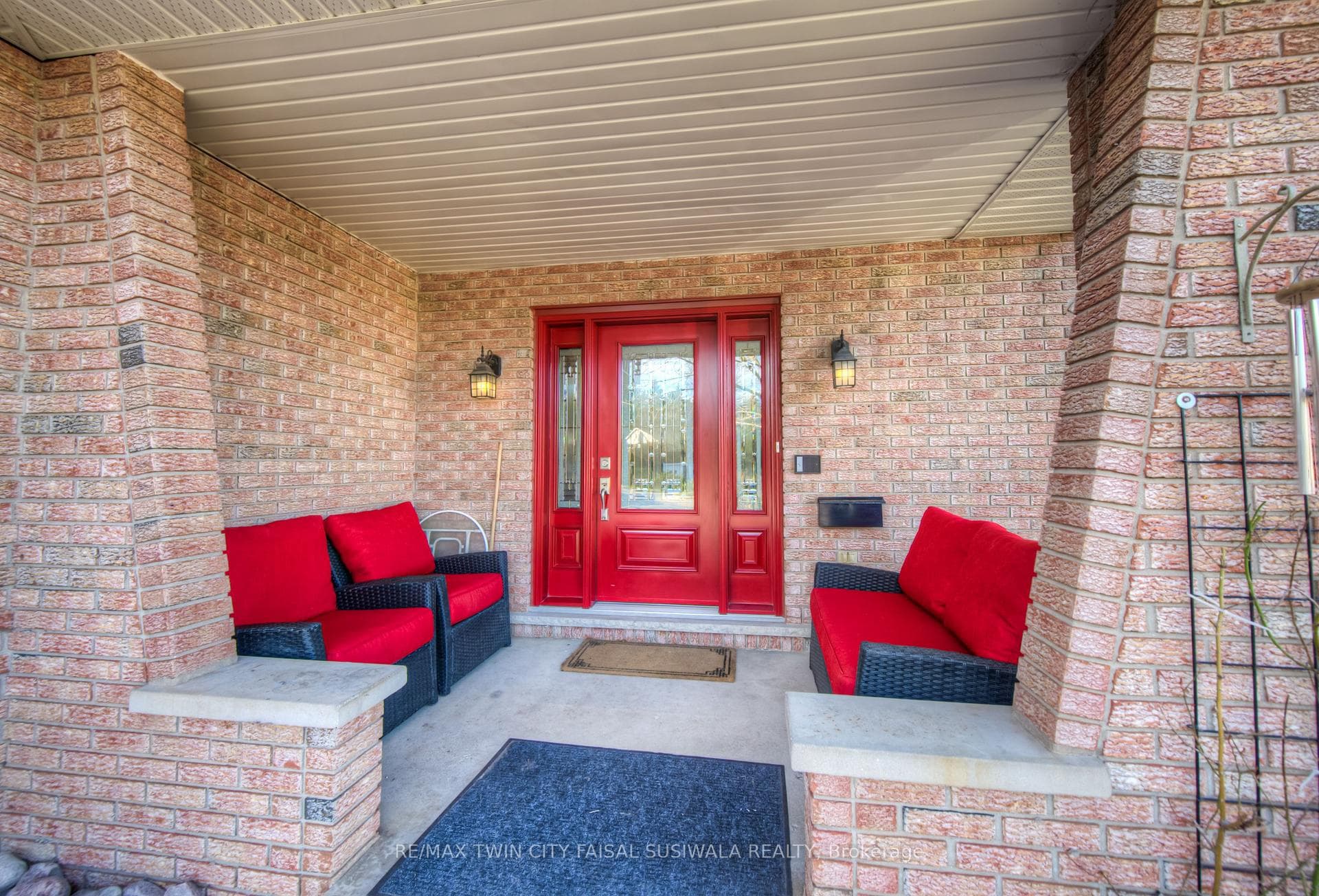 42 Cavalier Place photo 2