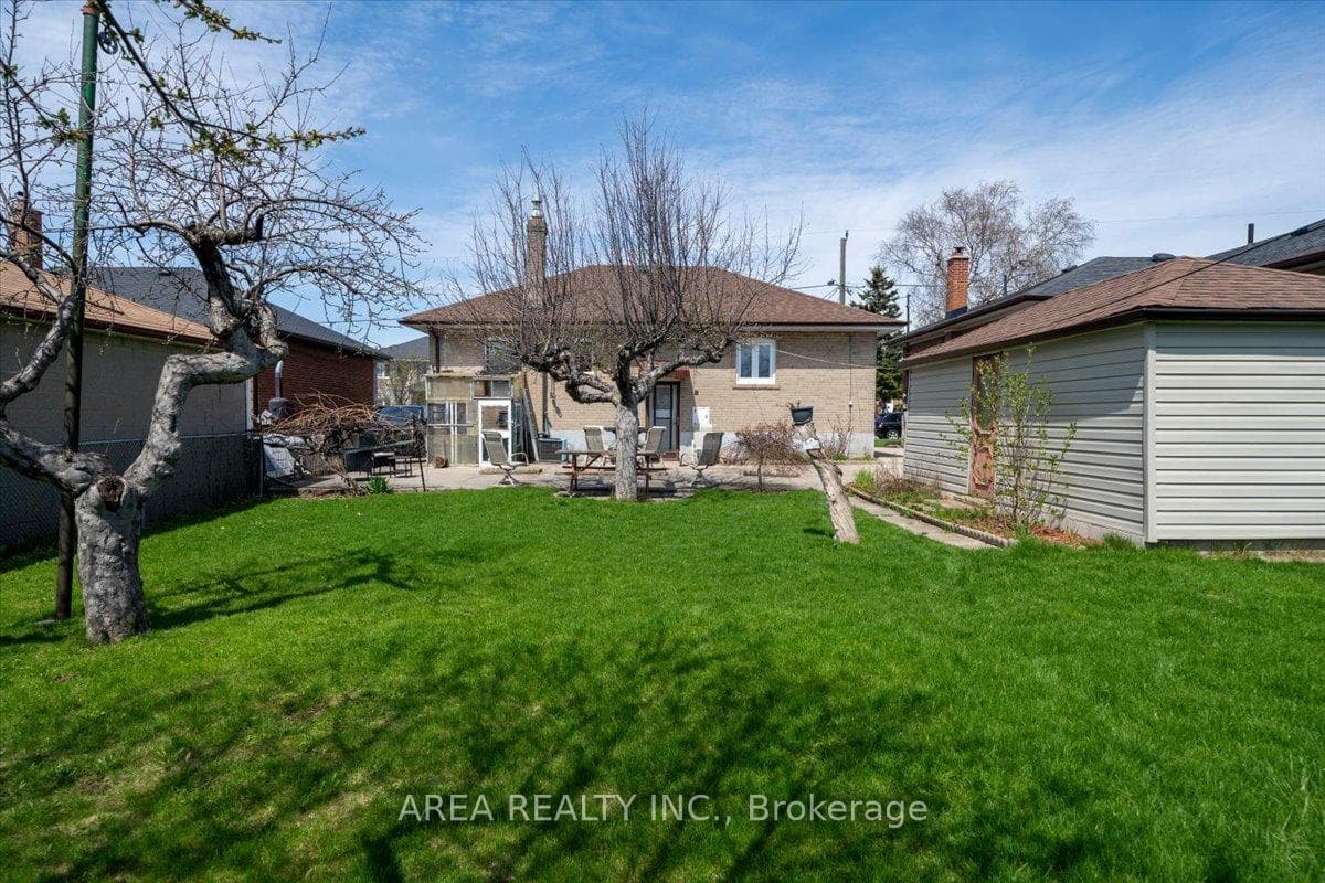 37 Marcia Avenue photo 31
