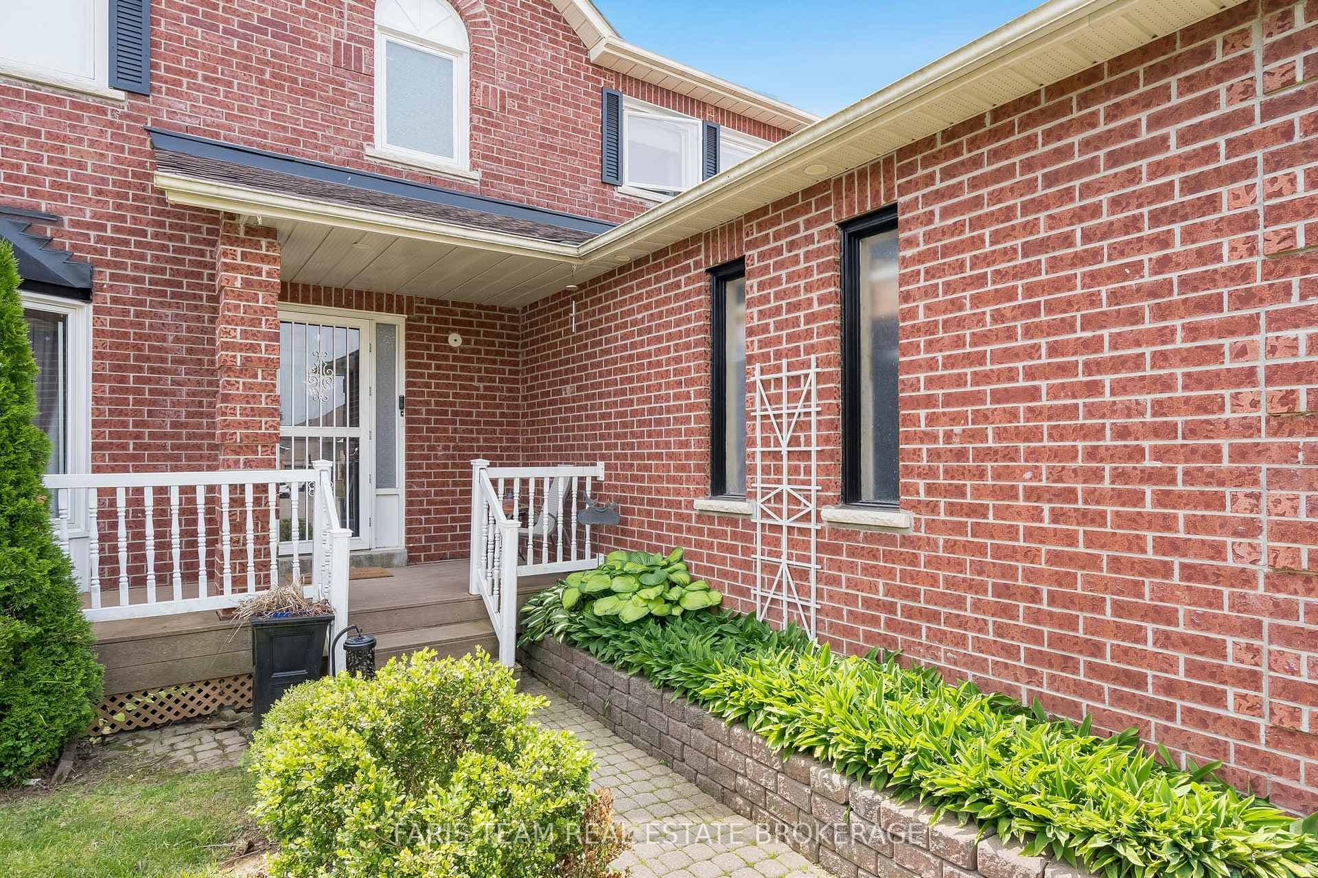 24 Shortreed Court photo 4
