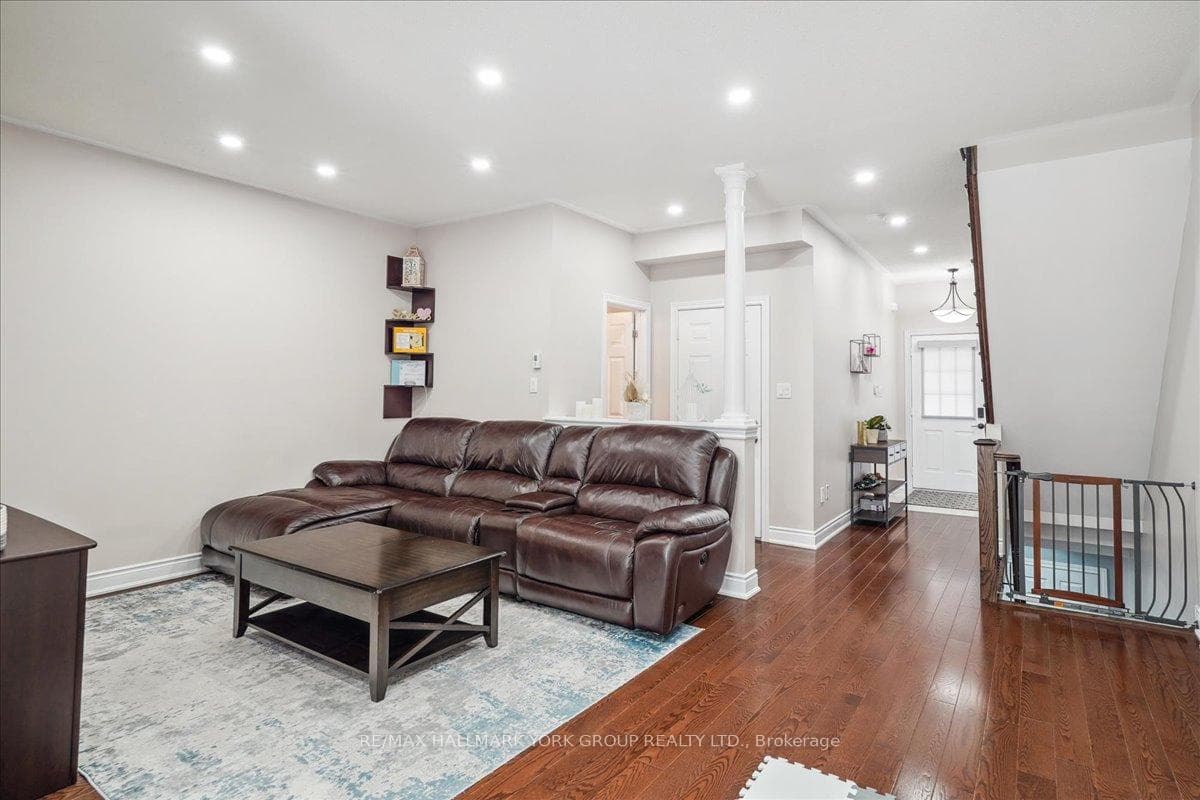 530 Ainsworth Drive photo 8