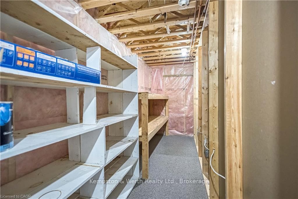 790 Lavery Street photo 33