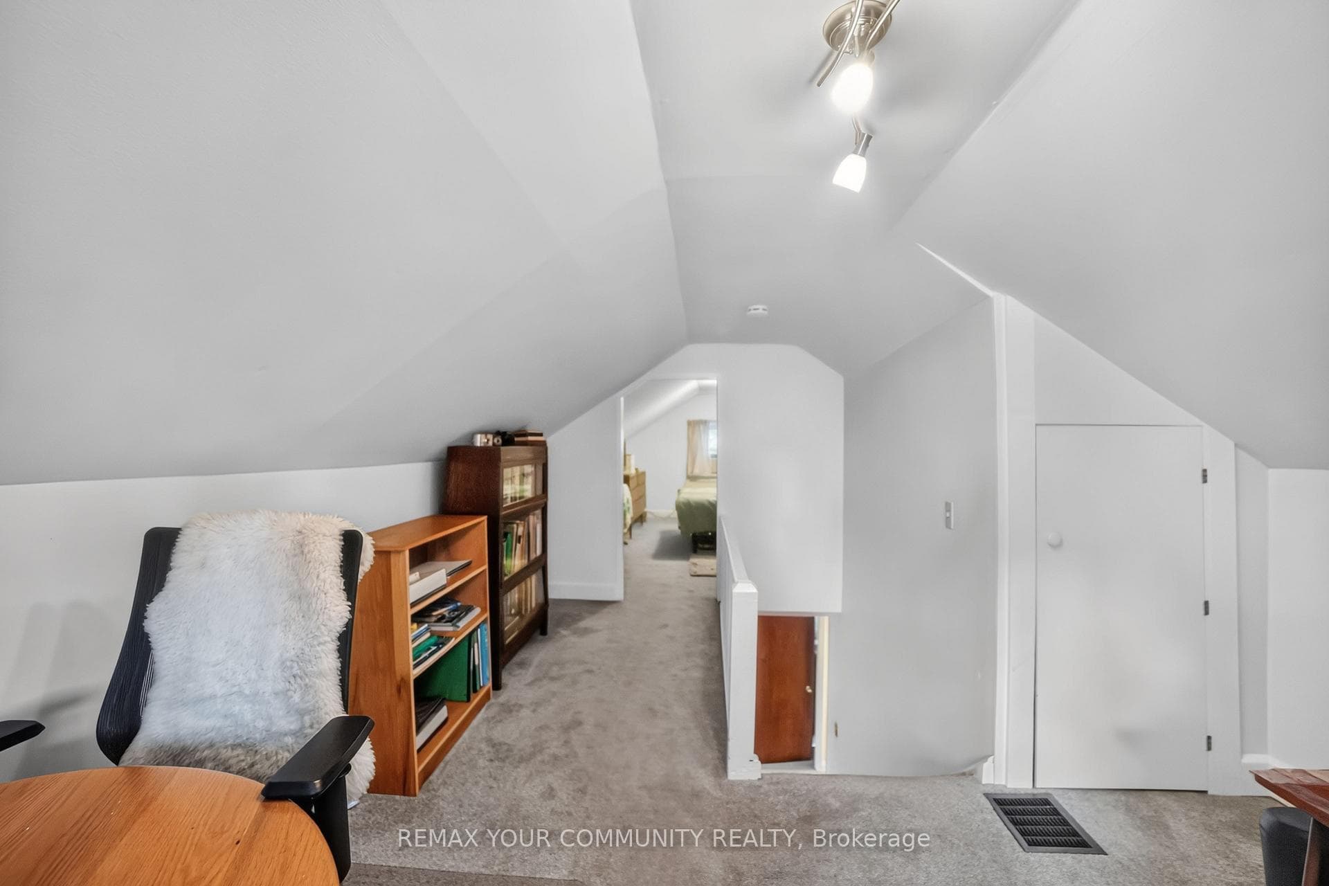 223 Richmond Street photo 13