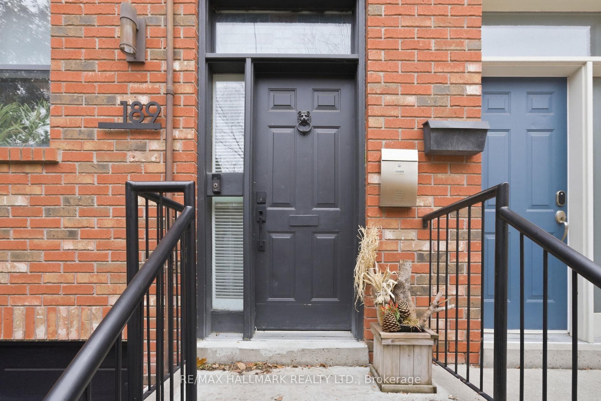 189 Ontario Street photo 5