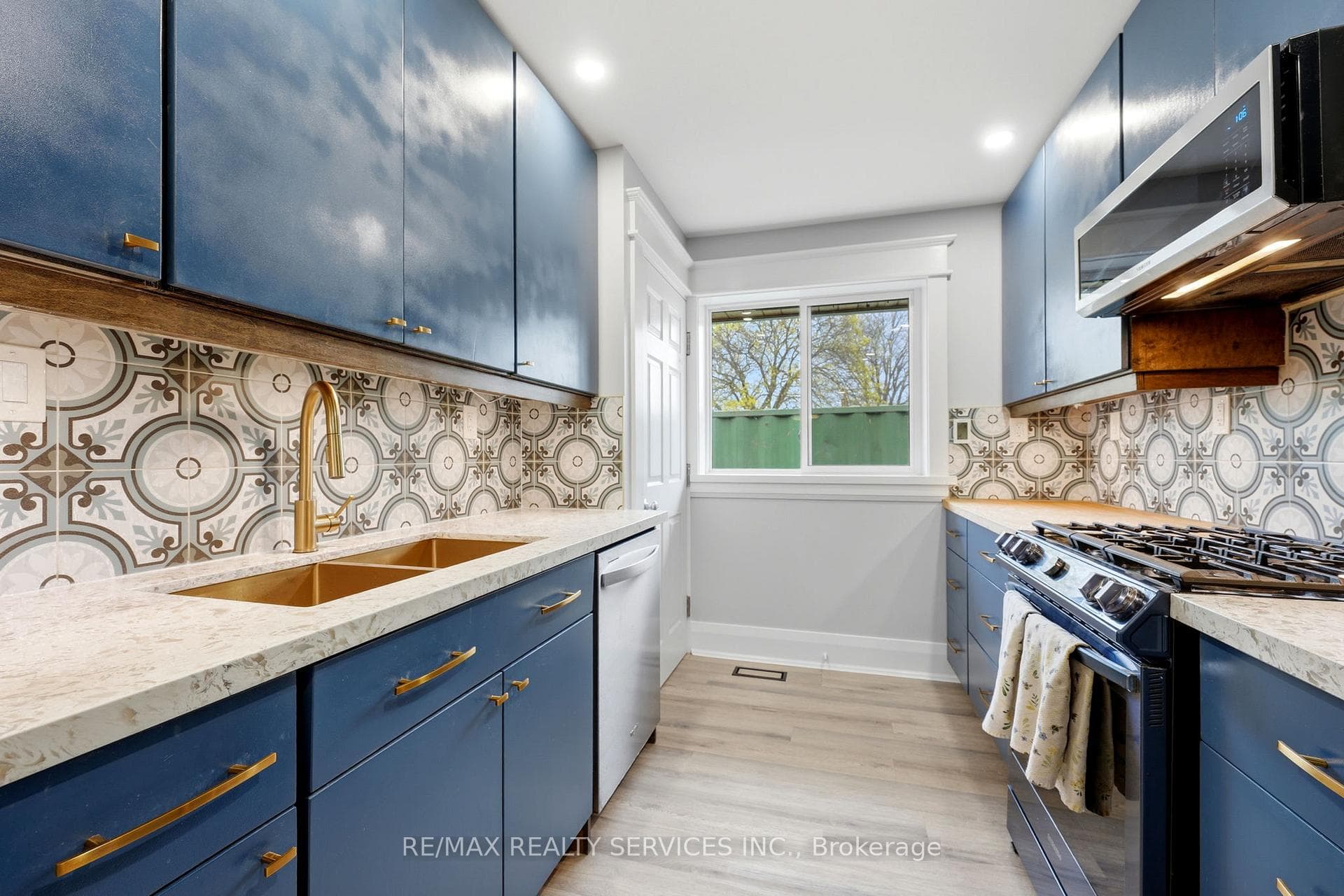 Chefs kitchen - deep sink