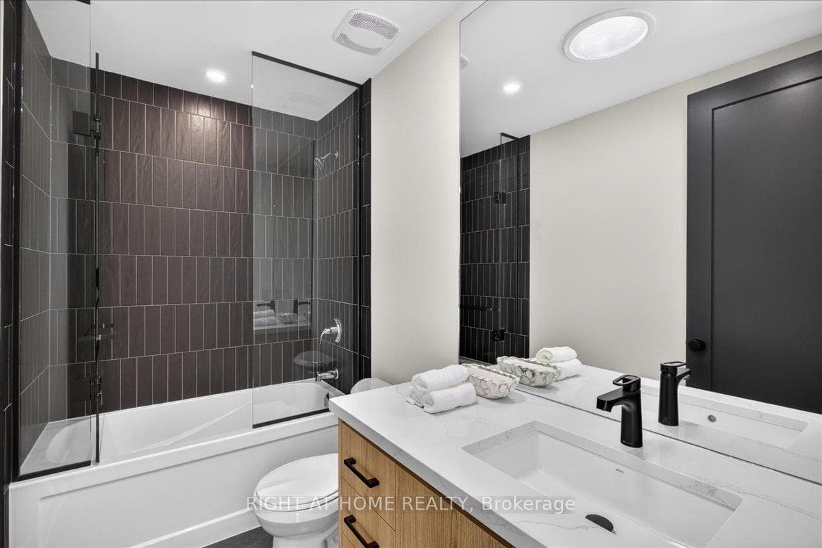 15B ROSEMEADE Avenue photo 29