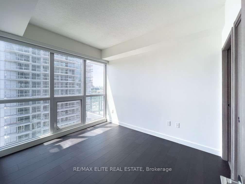 85 Mcmahon Drive Unit 1606 photo 7