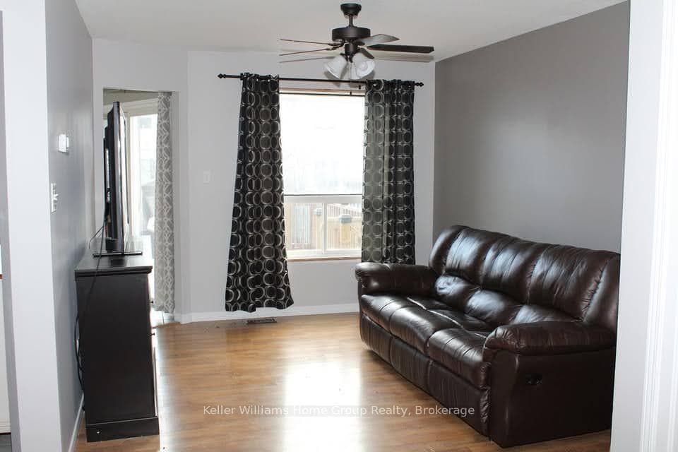 218 Silurian Drive photo 5