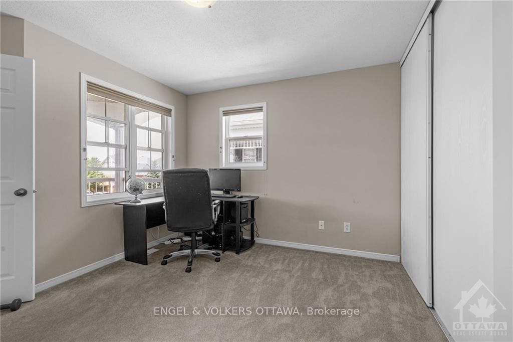 1942 MONTMERE Avenue photo 22