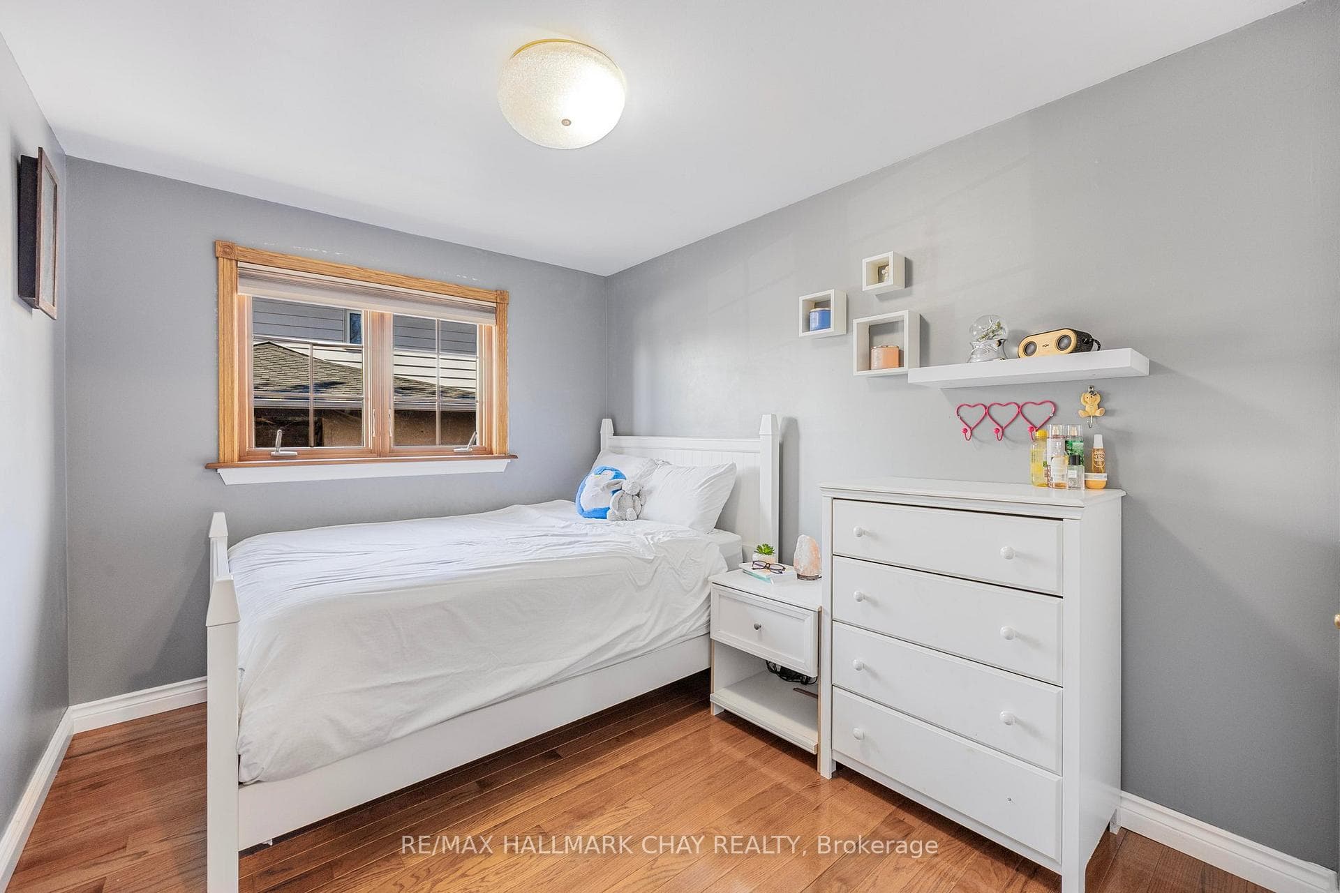 795 Arnold Crescent photo 25