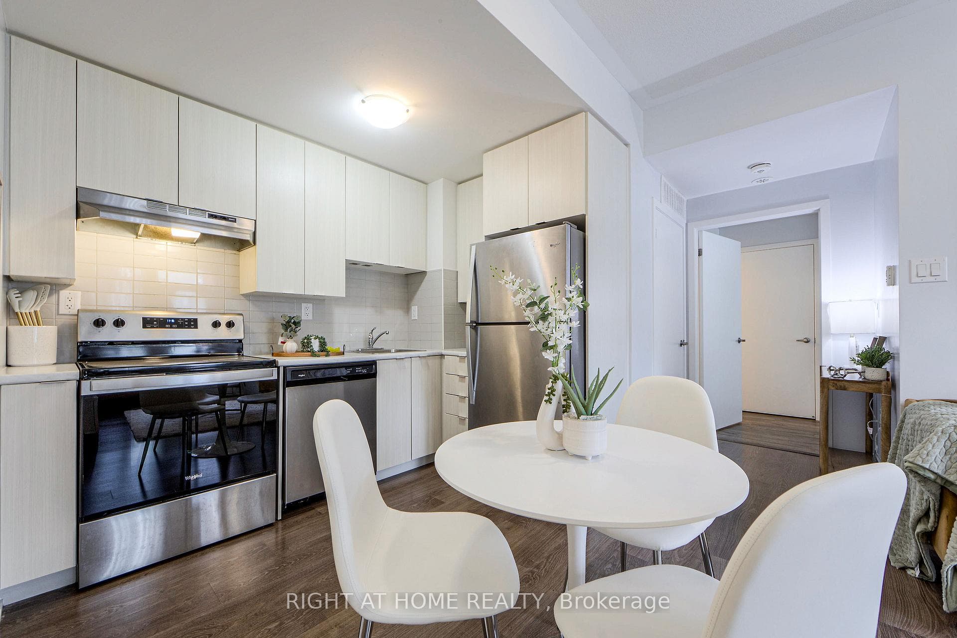 50 Orchid Place Drive Unit 8 photo 6