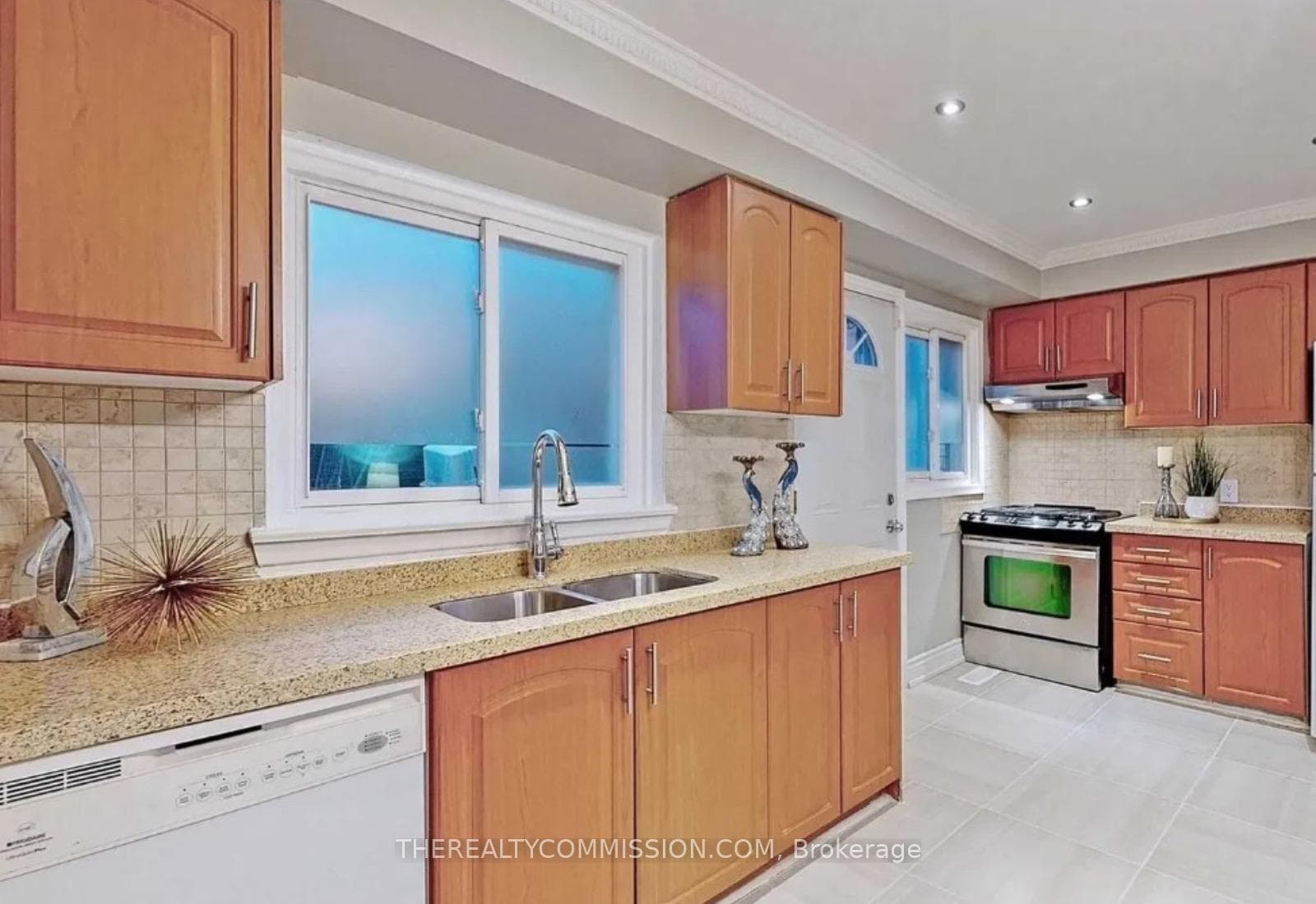 65 Holcolm Road Unit Upper photo 10