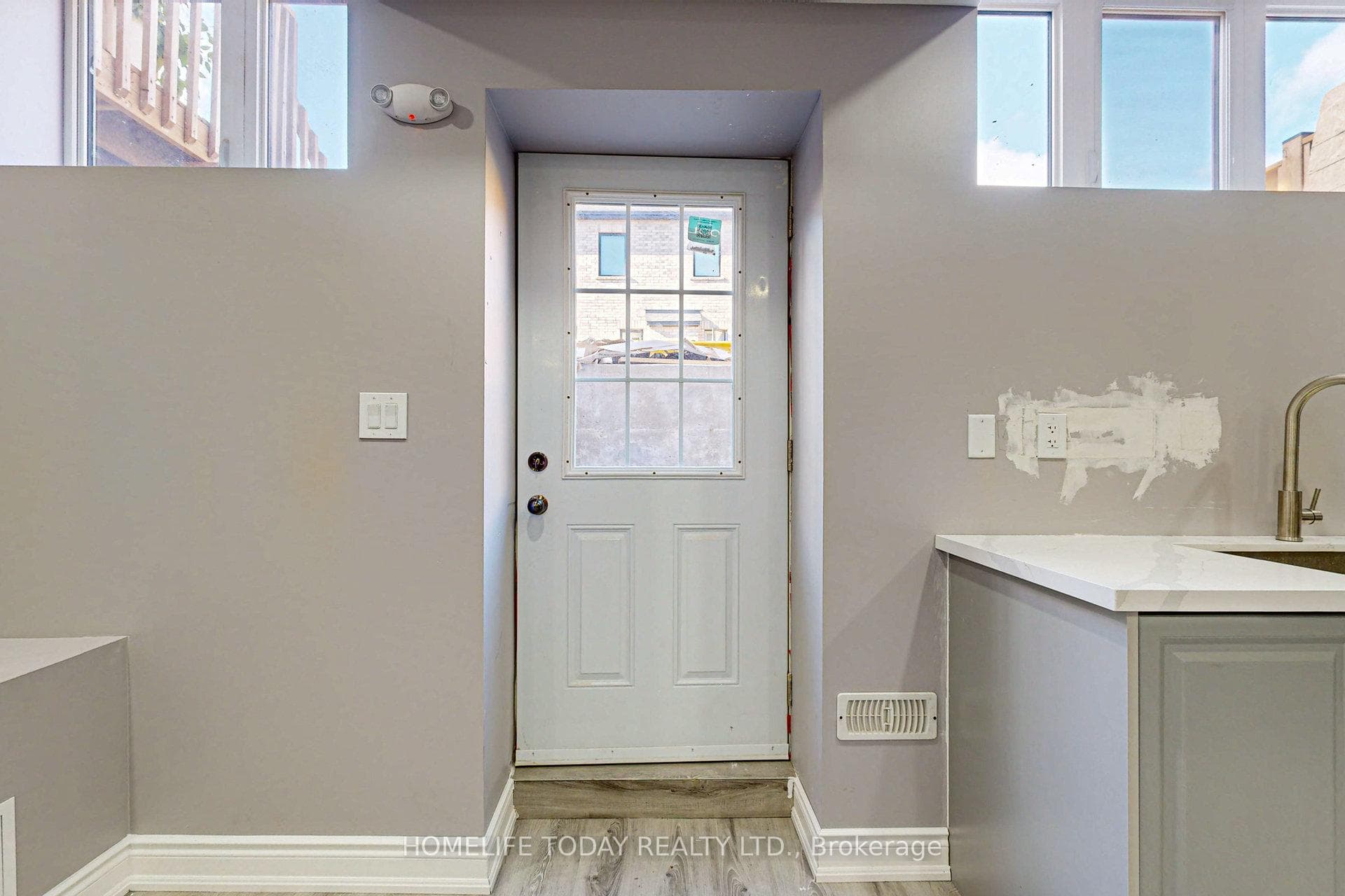 158 Factor Street Unit Bsmt photo 4