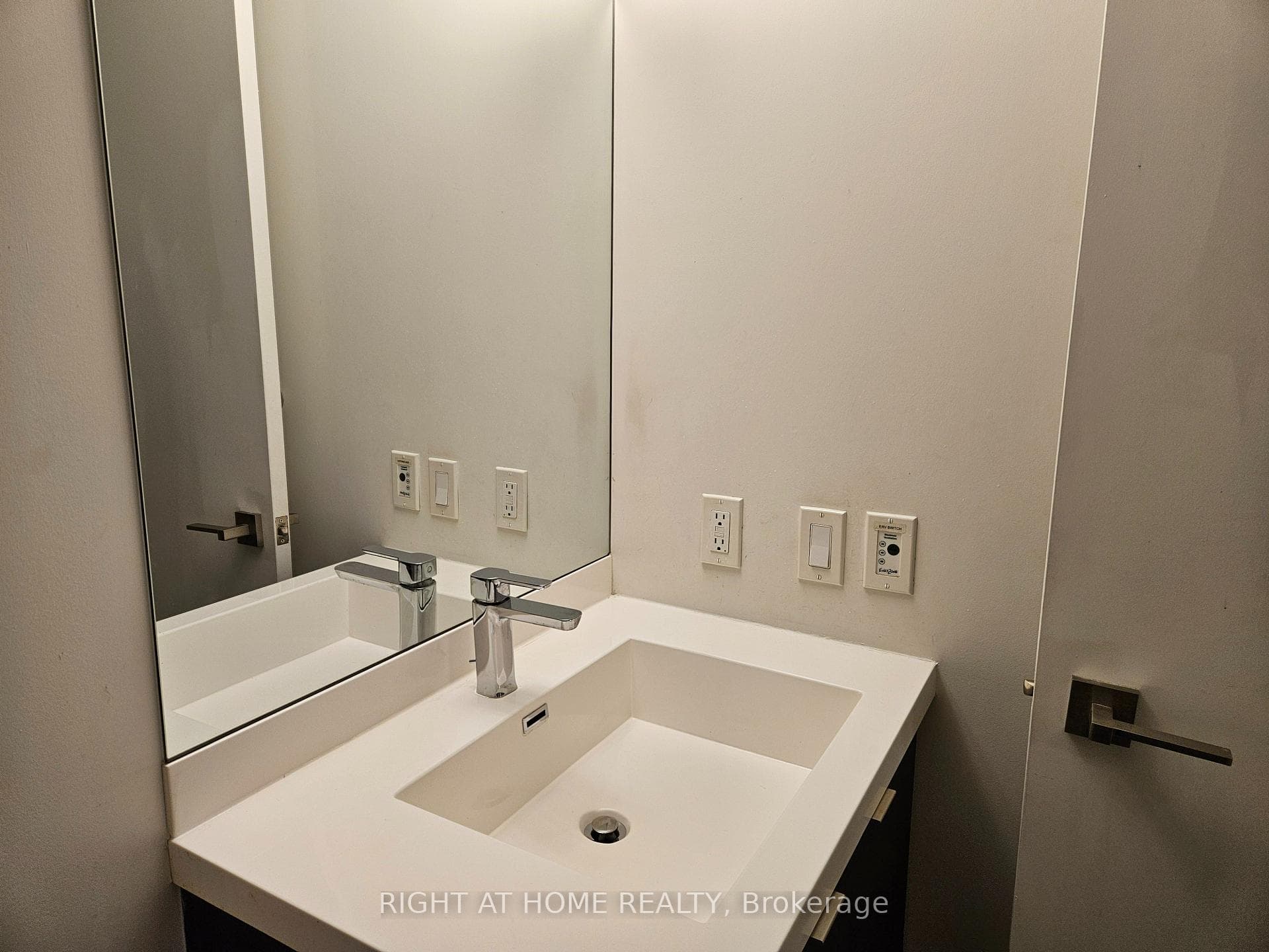 89 Mcgill Street Unit 2505 photo 11