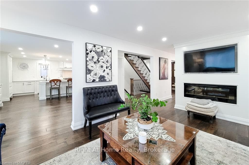 40 MEADOWLANDS Boulevard photo 13