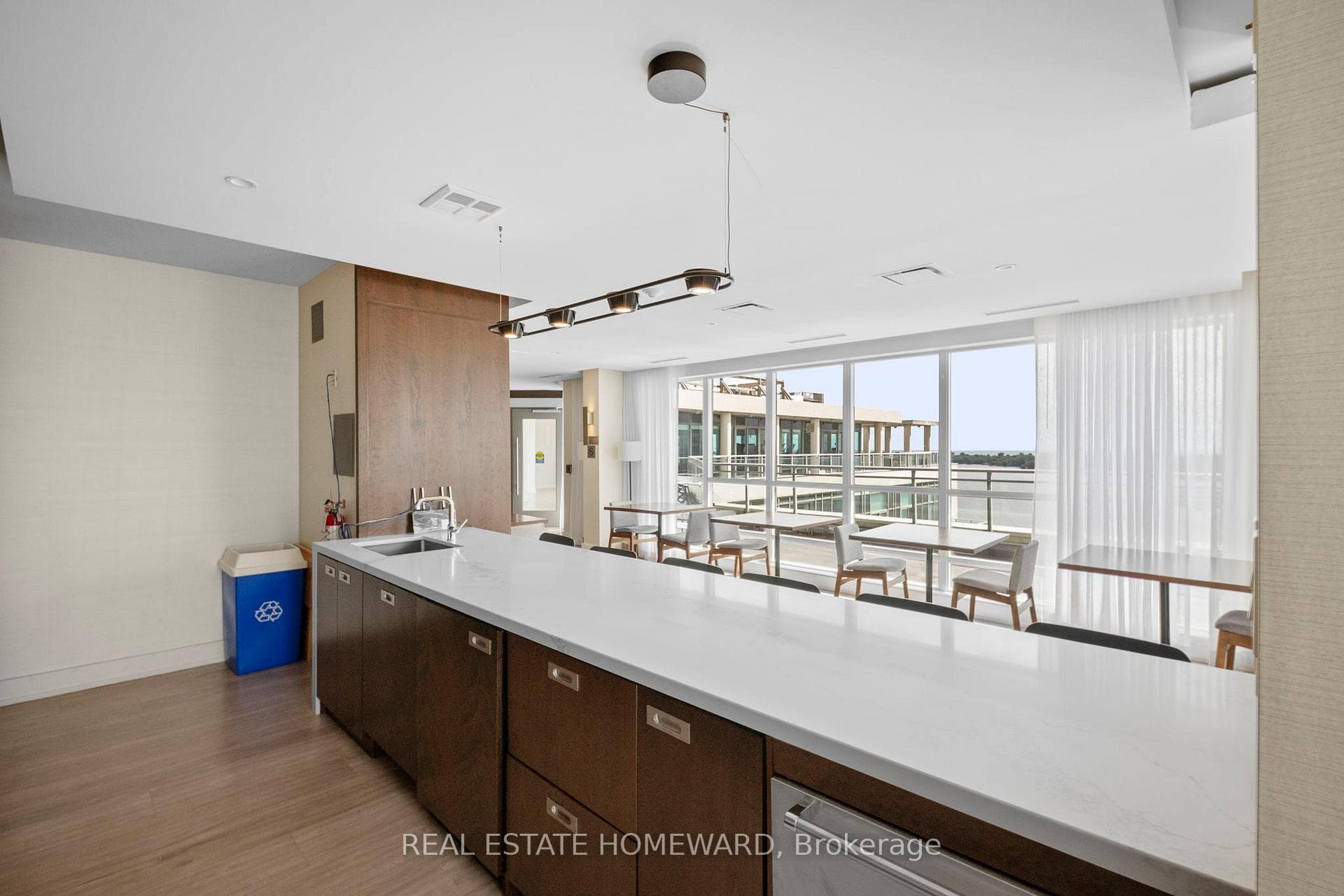 410 Queens Quay Unit 413 photo 4