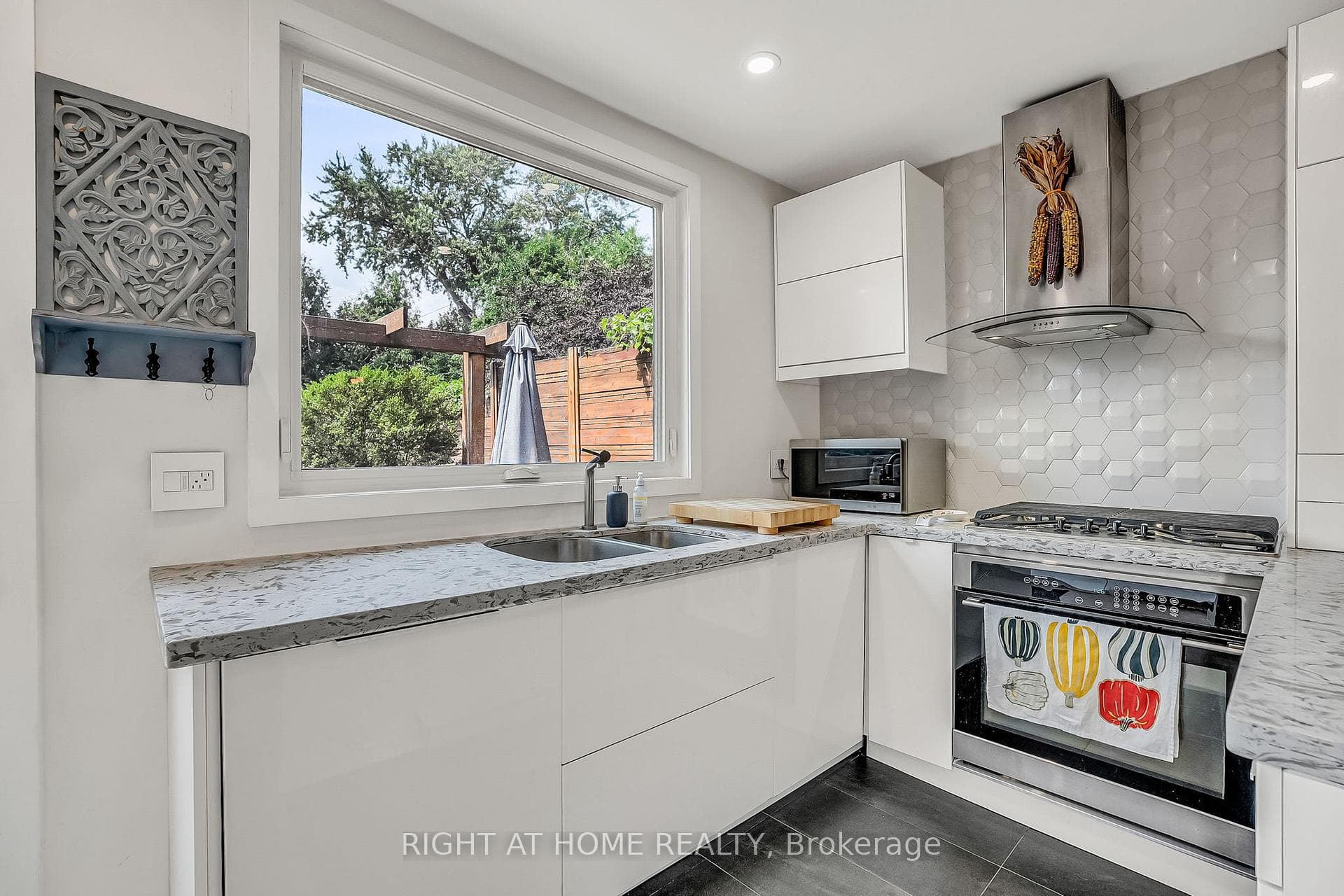 76 Arlington Avenue photo 14