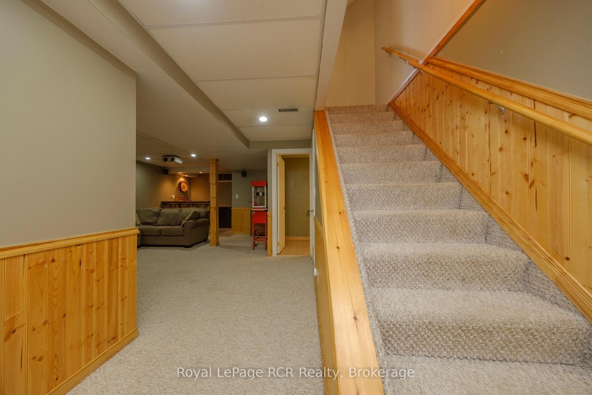 821 Mackendrick Drive photo 24