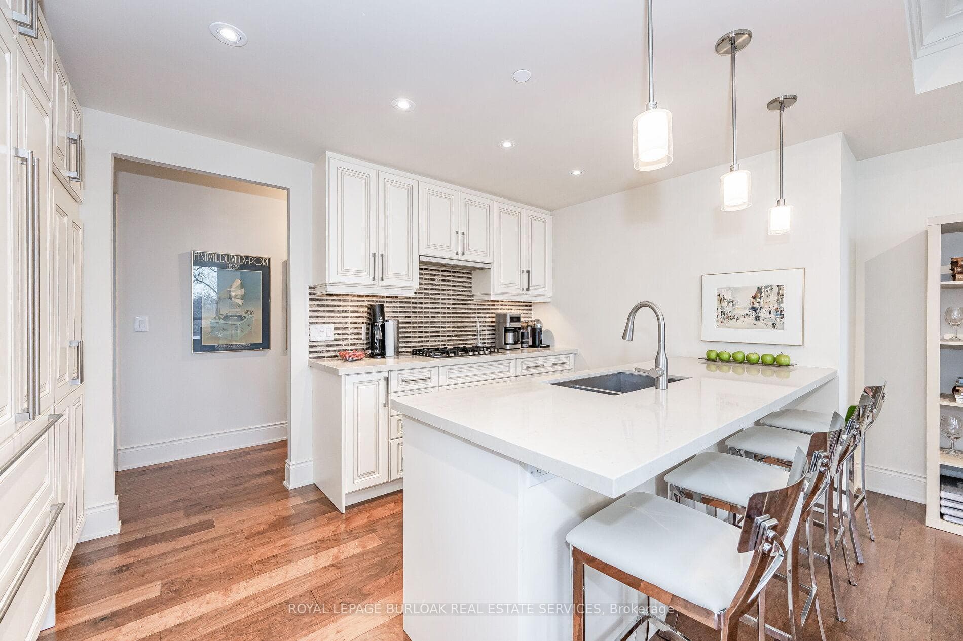 3500 Lakeshore Road Unit 503 photo 6