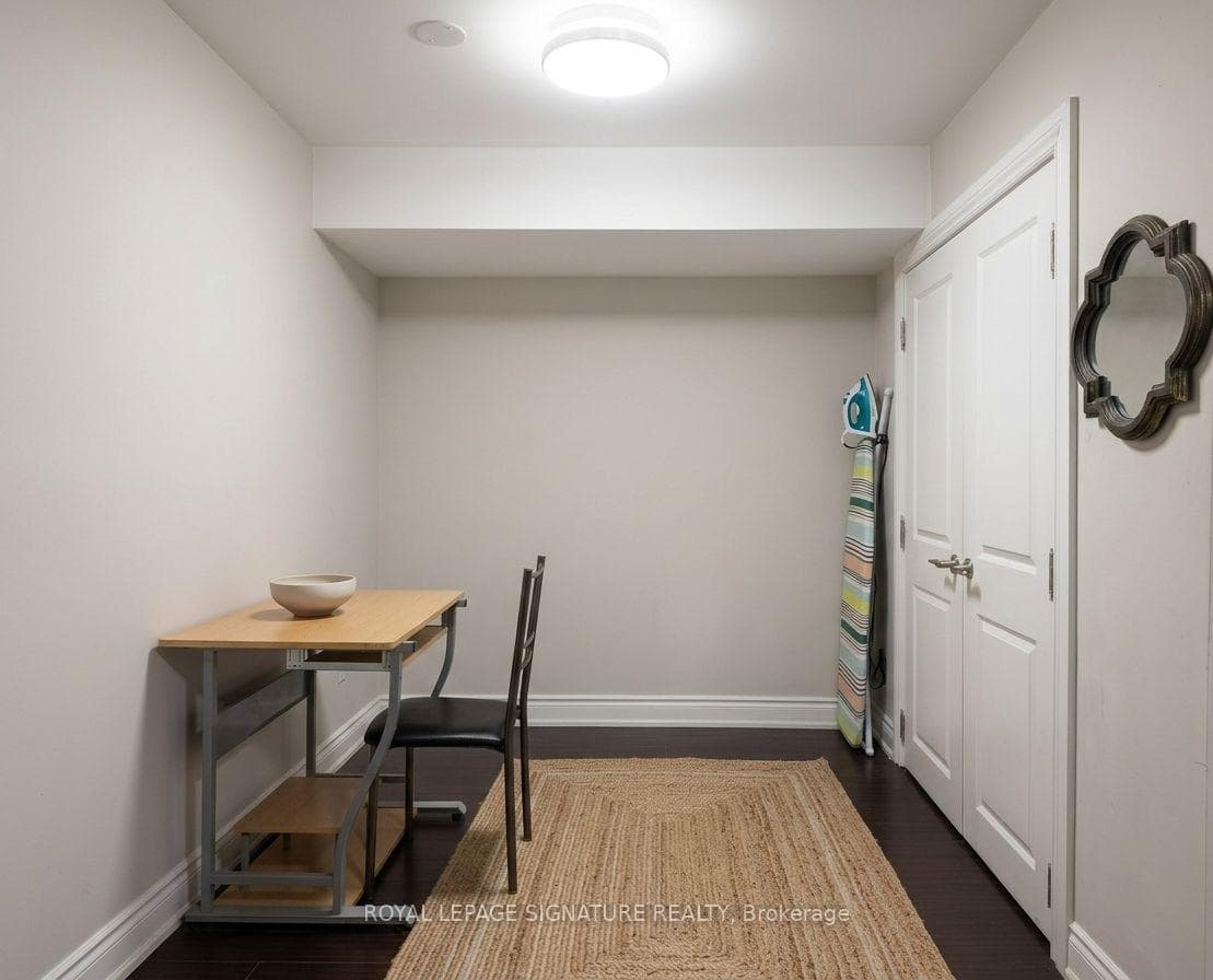 282 Aylesworth Avenue Unit All Inclusive Basement photo 3