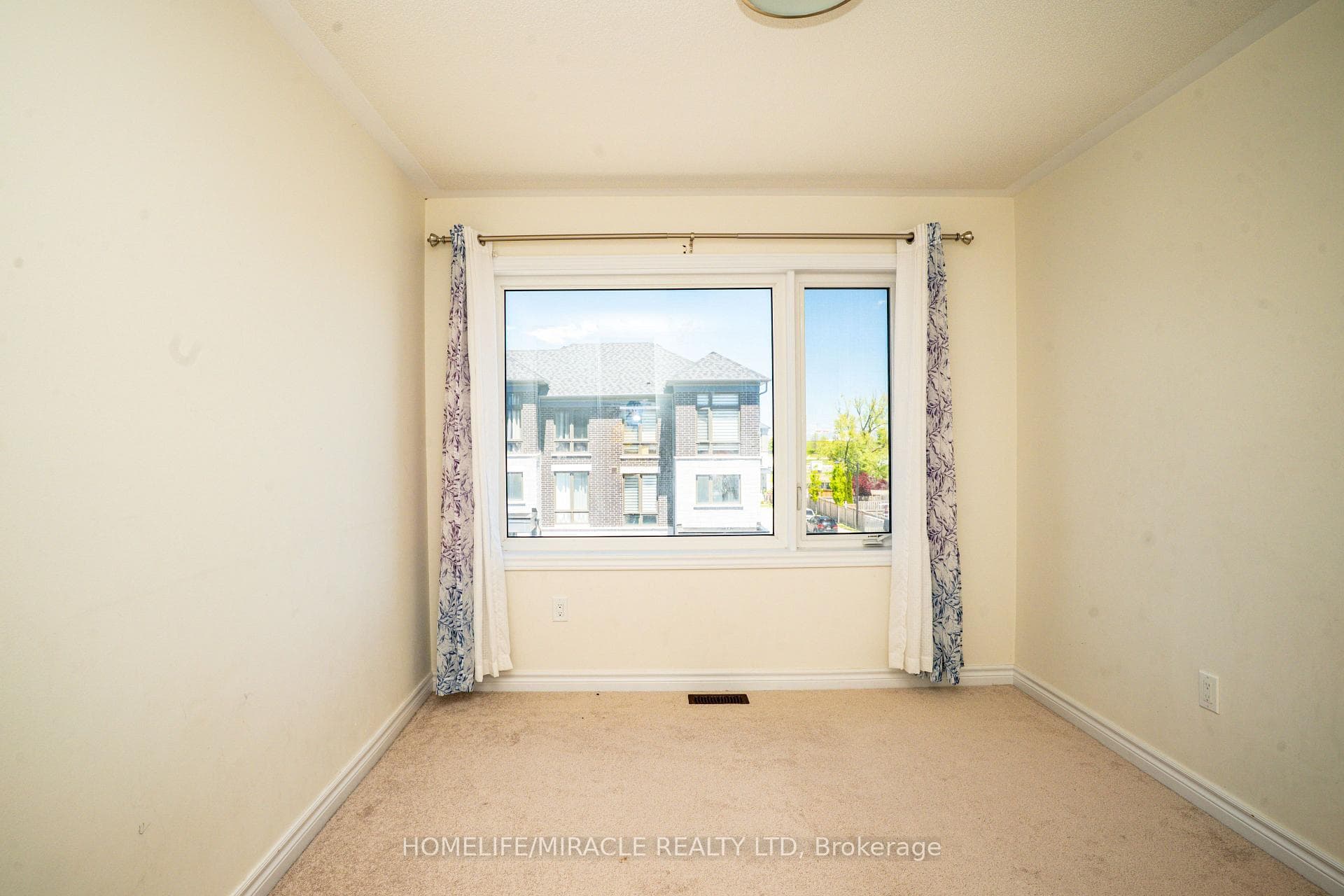 52 Douet Lane photo 18