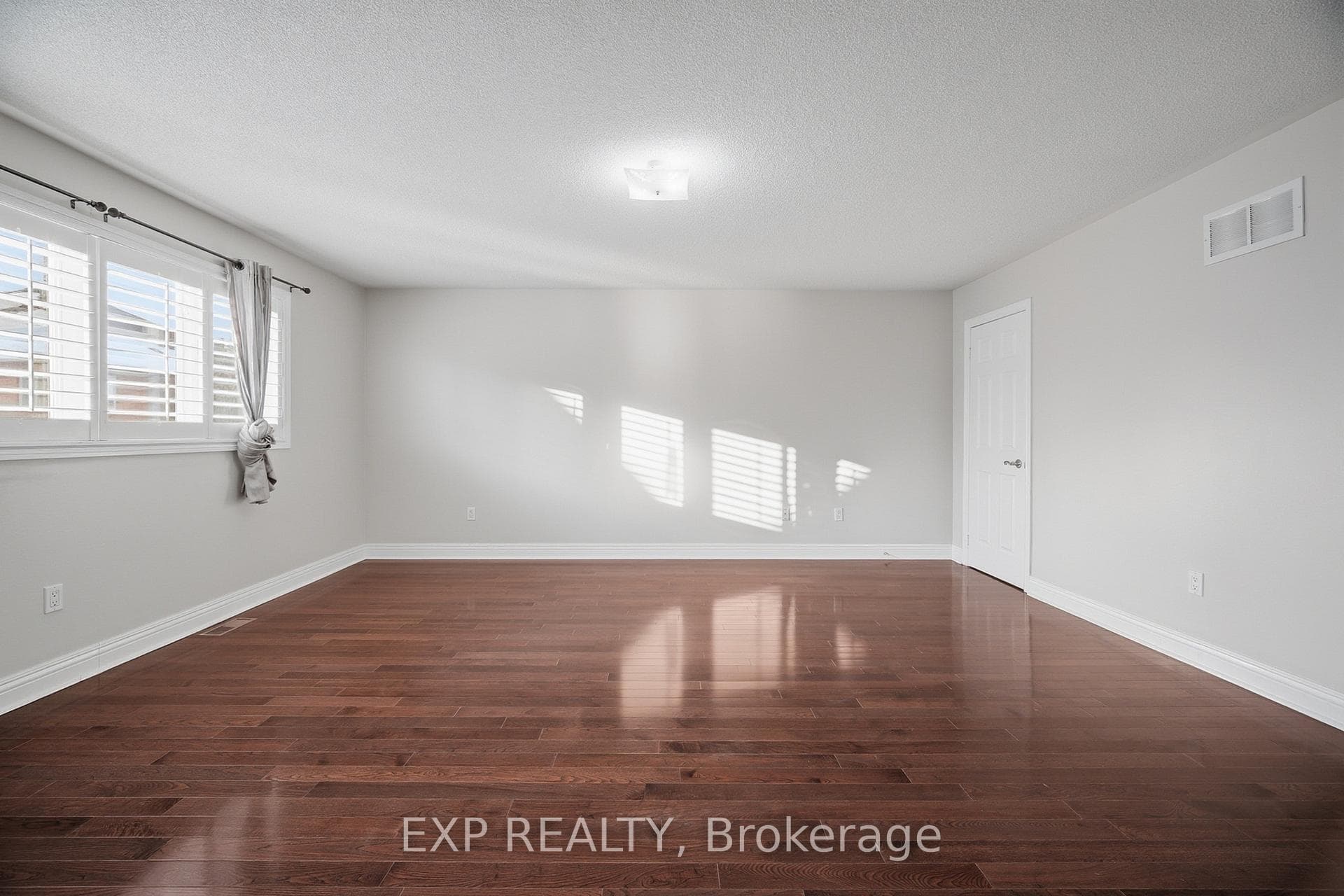 94 Kingsview Drive photo 24