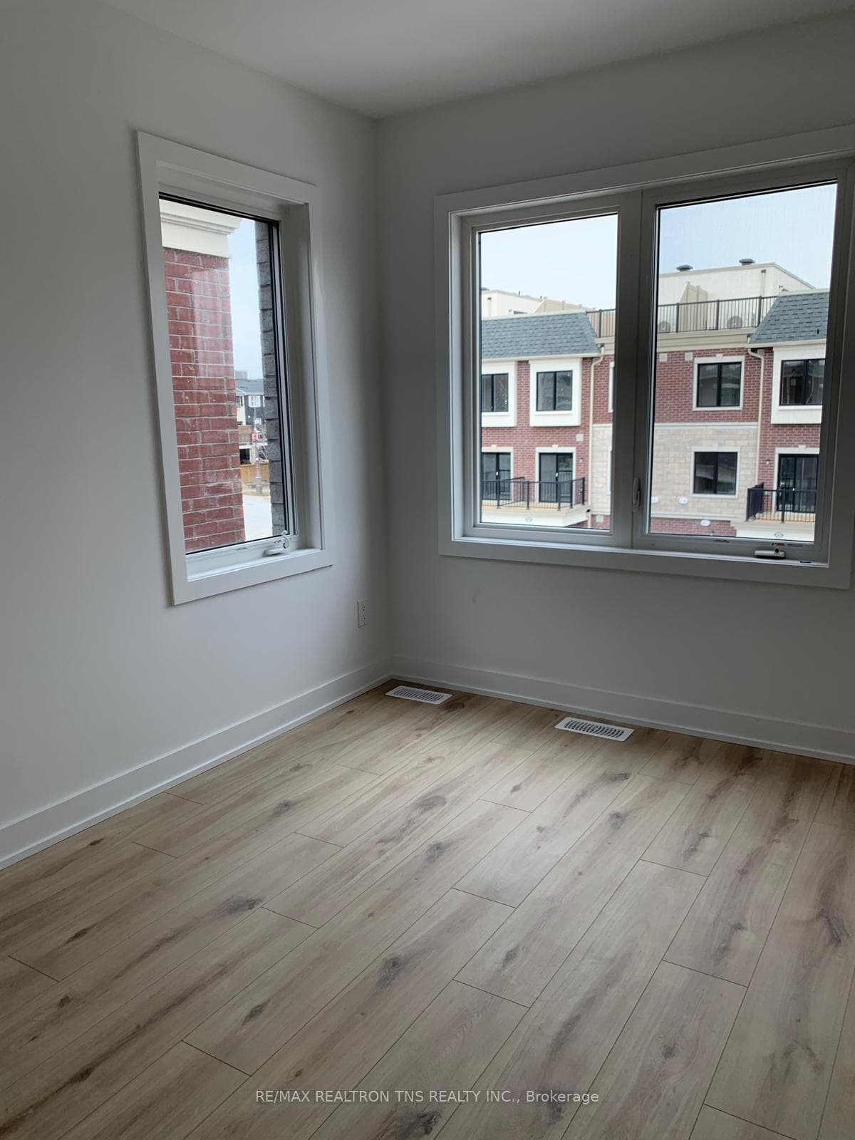12 Baker Hill Boulevard photo 14