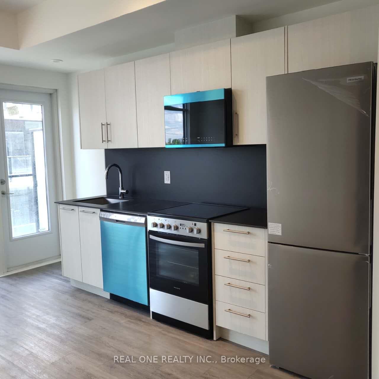 851 Sheppard Avenue Unit 13 photo 4