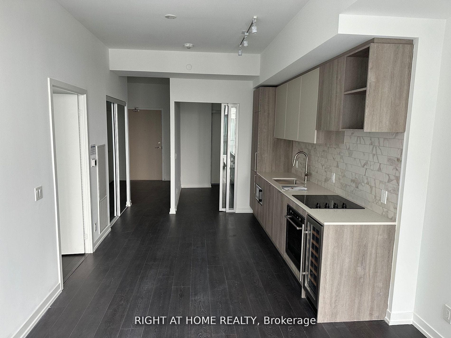 2020 Bathurst Street Unit 738 photo 3