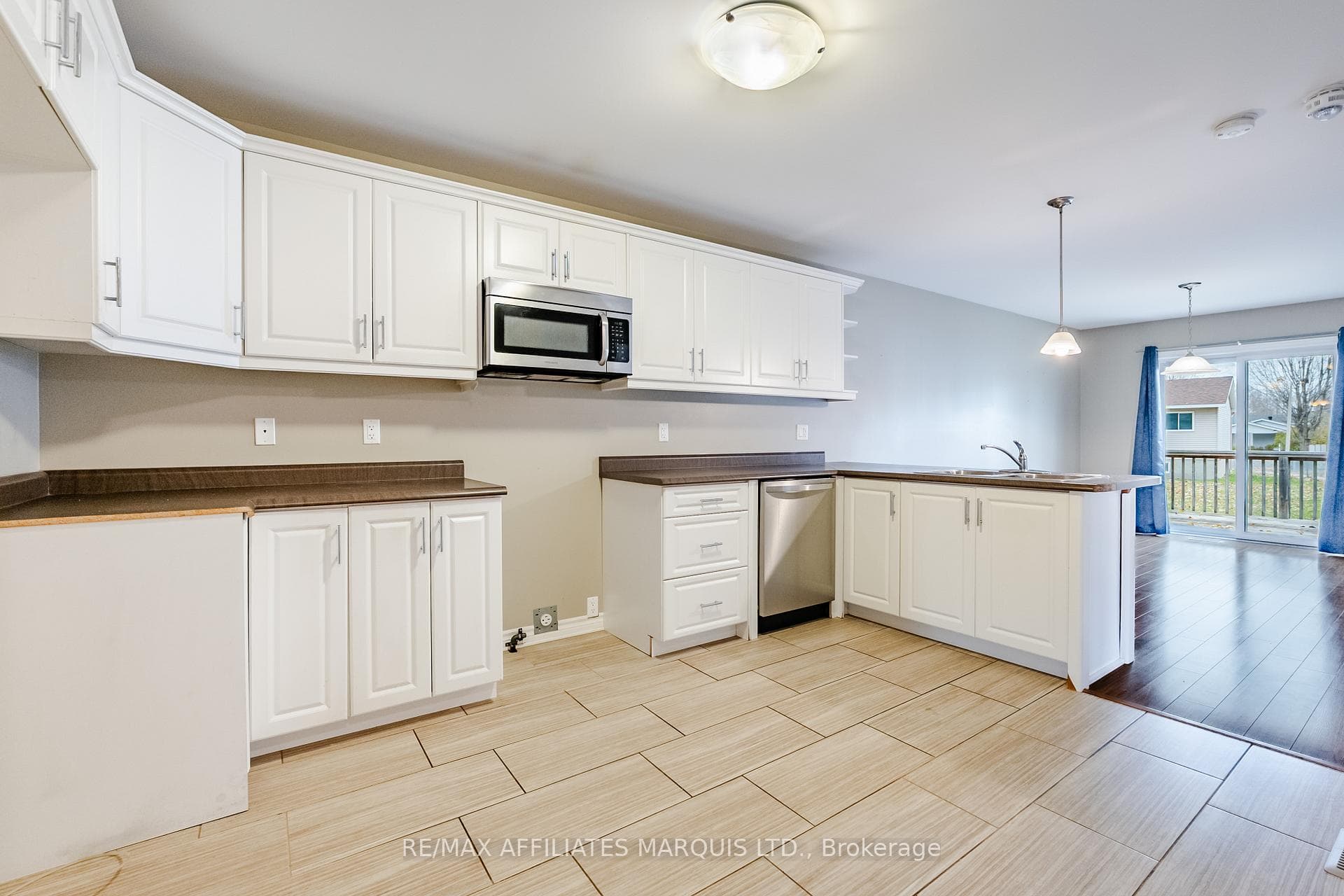 660 Hamilton Crescent photo 11