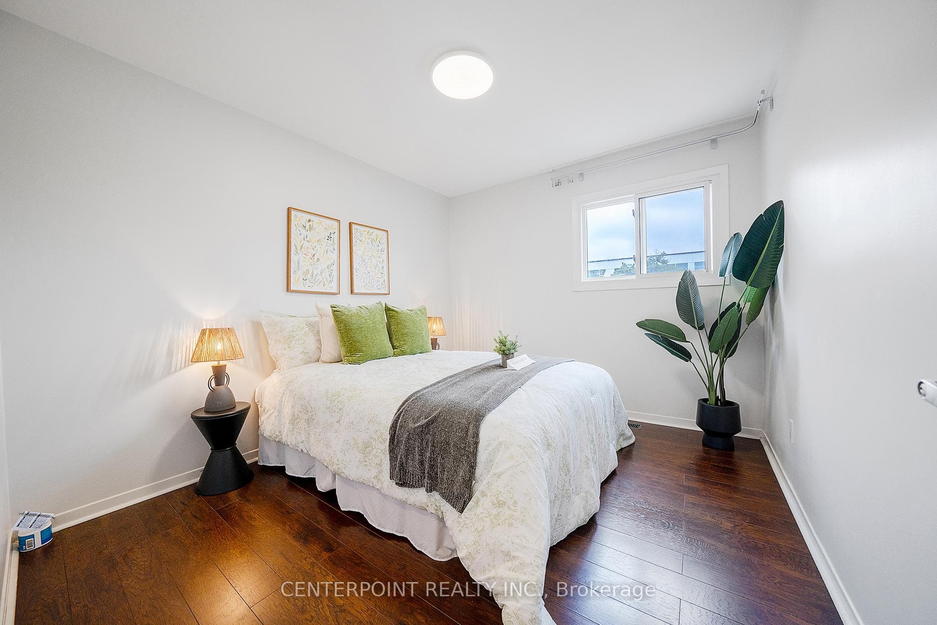 82 Van Horne Avenue photo 22