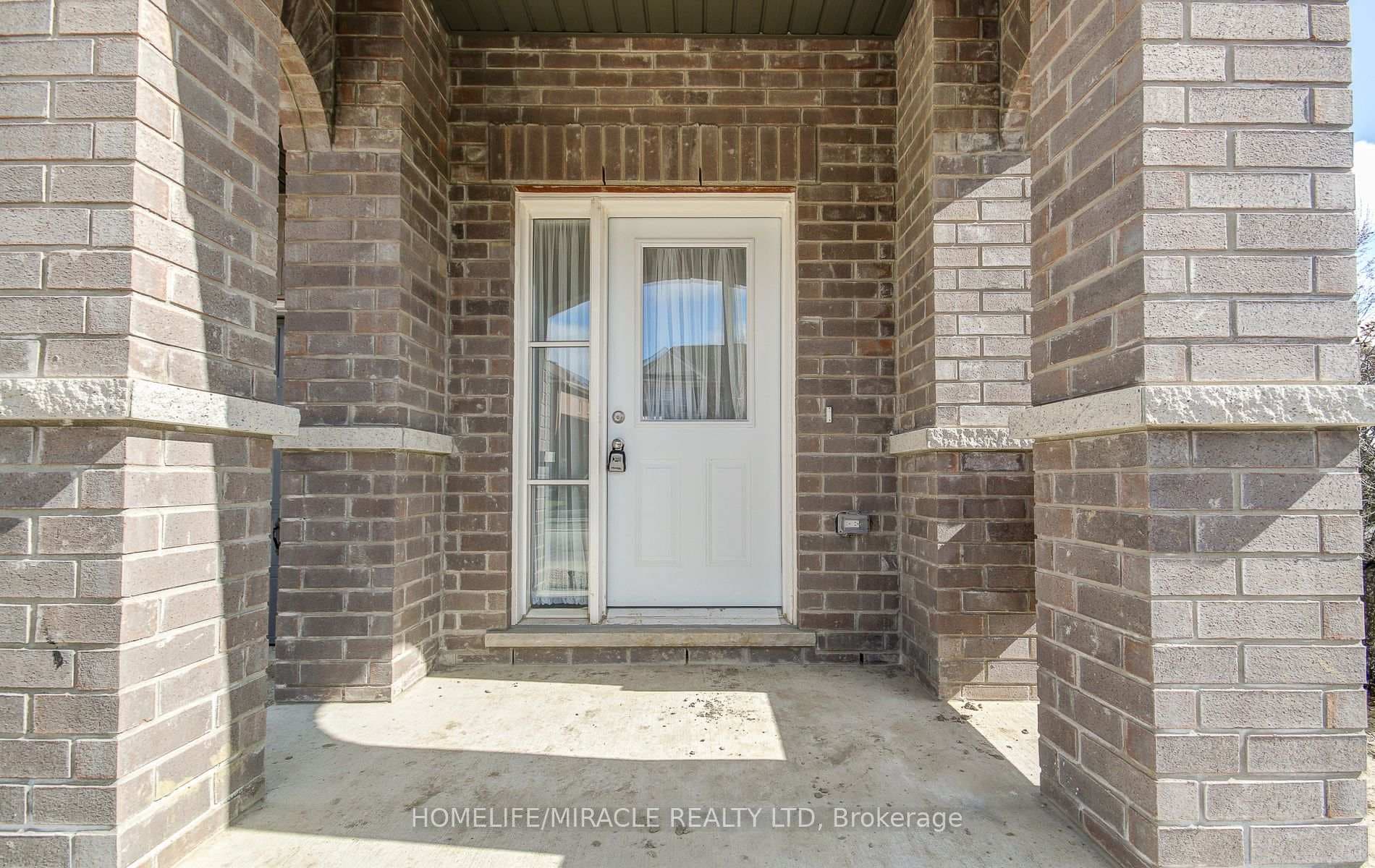 28 Yvonne Drive photo 3