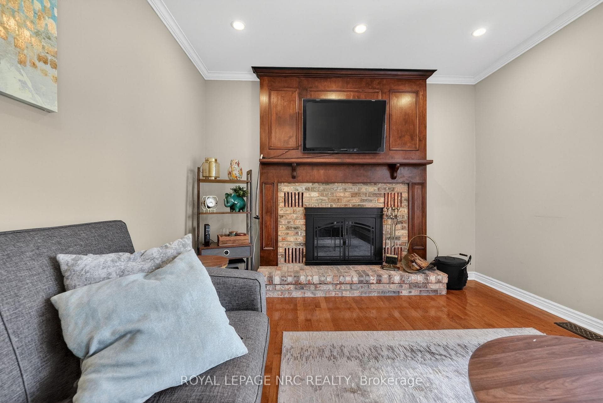 Wood burning fireplace !