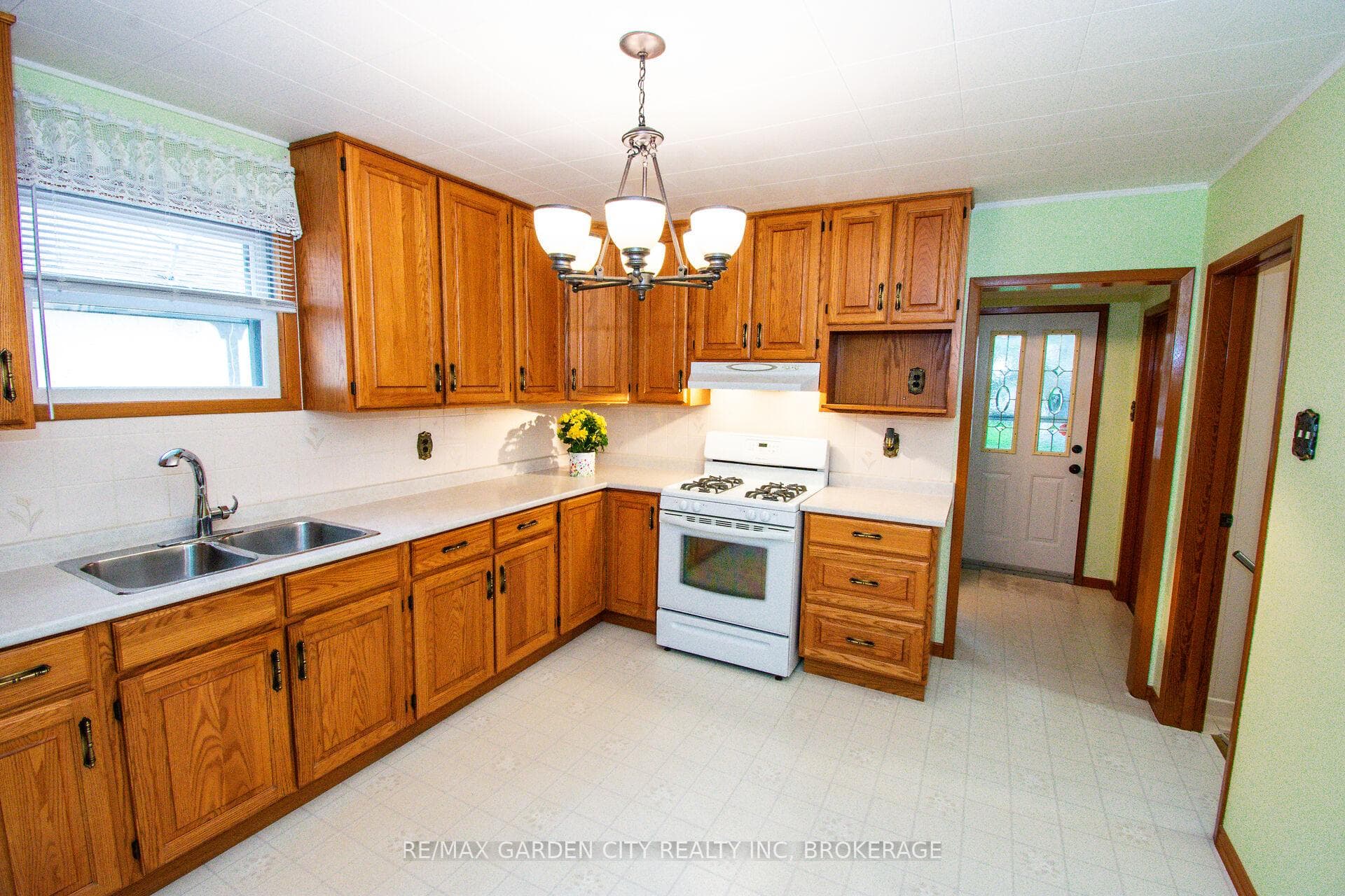 38 Mildred Avenue photo 14