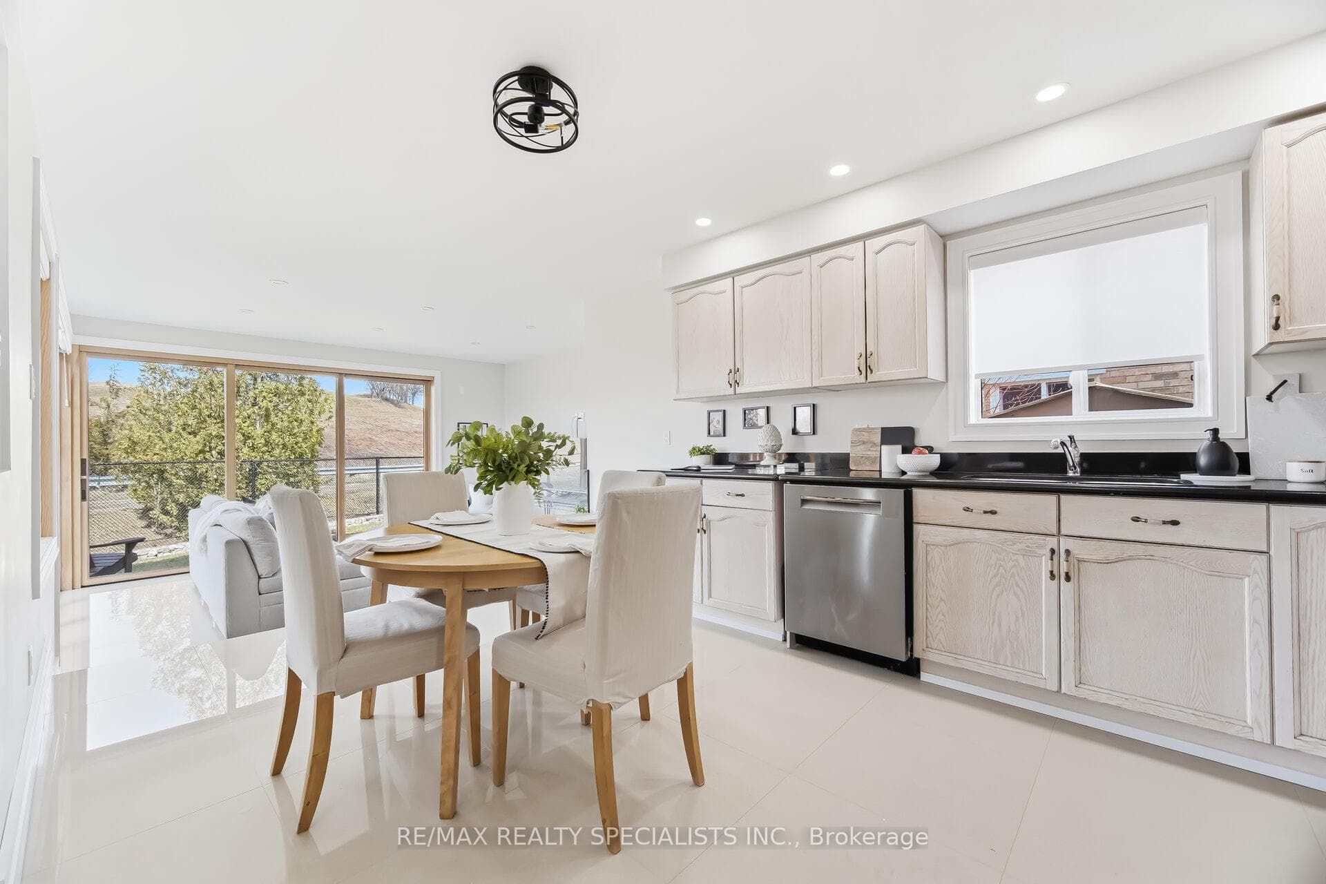 1169 Barnswallow Court photo 4