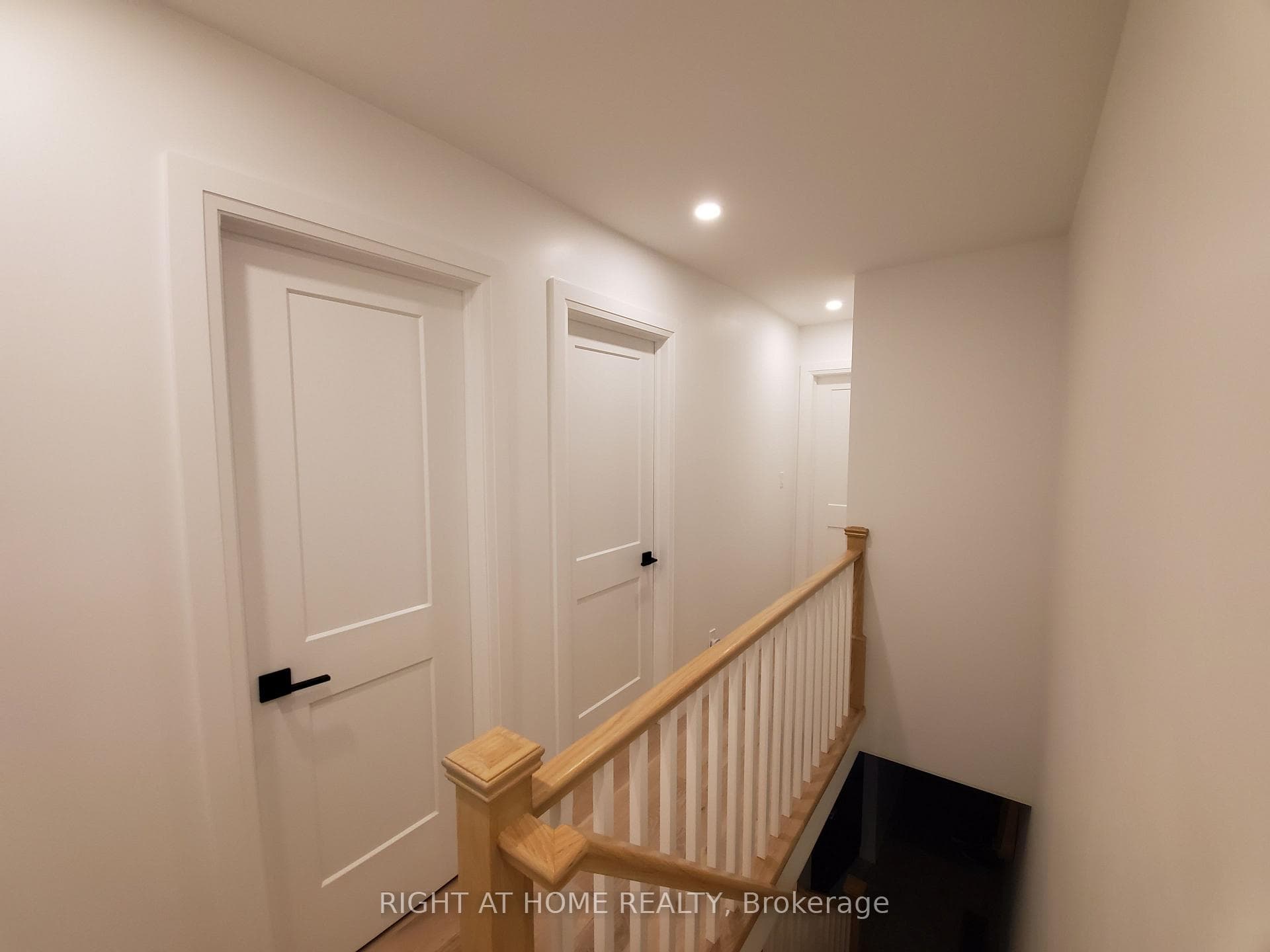 270 Glebeholme Boulevard photo 8