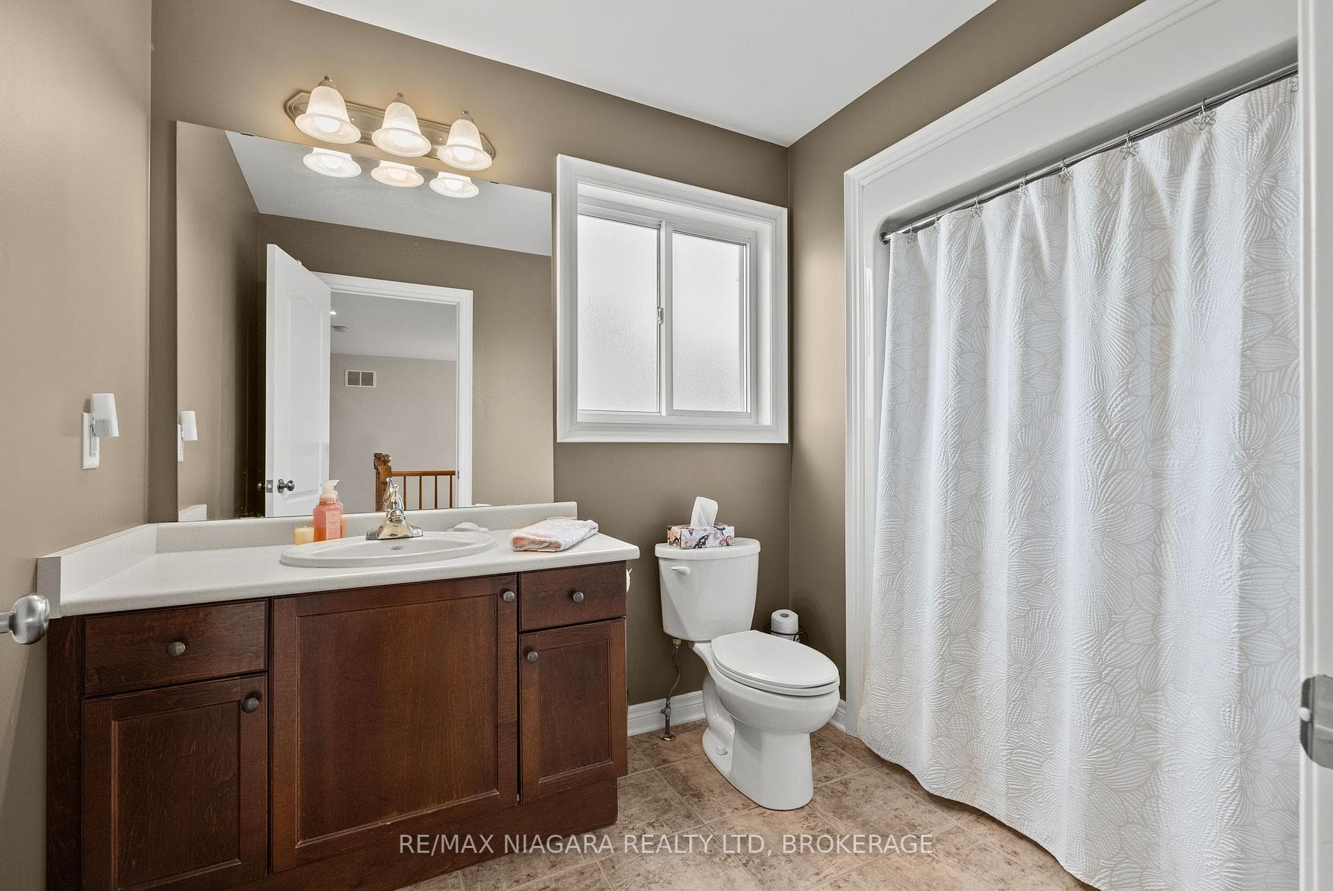 282 Winterberry Boulevard photo 32