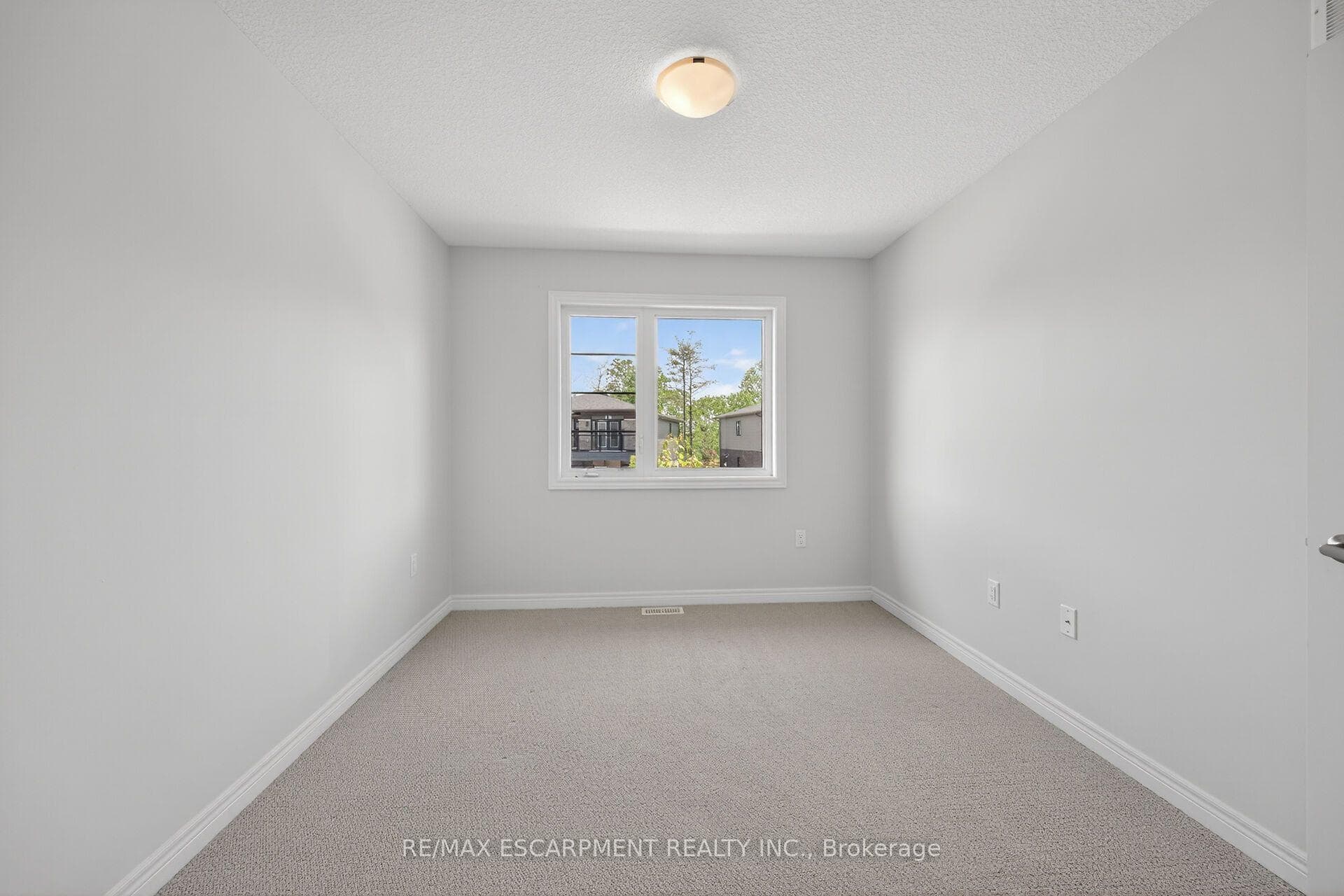 120 Court Drive Unit 96 photo 33