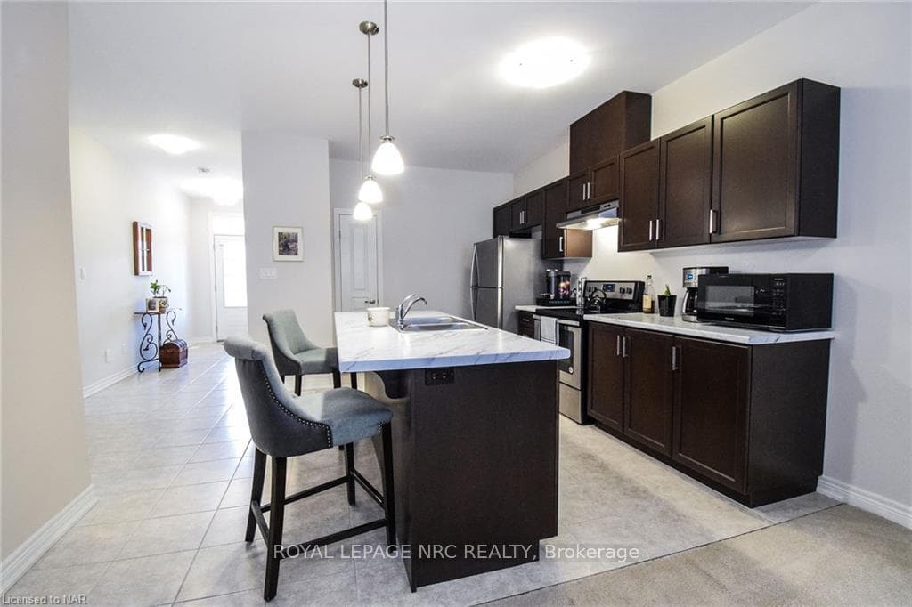 16 ELLIS Avenue photo 9