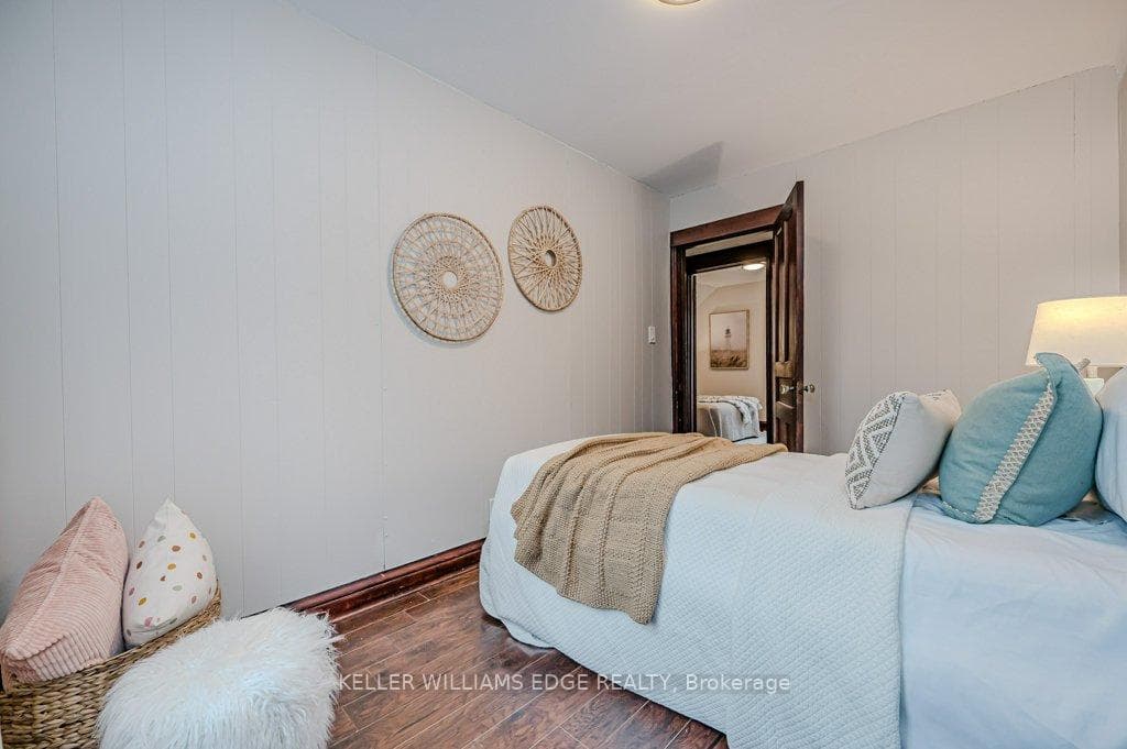 189 Roxborough Avenue photo 20