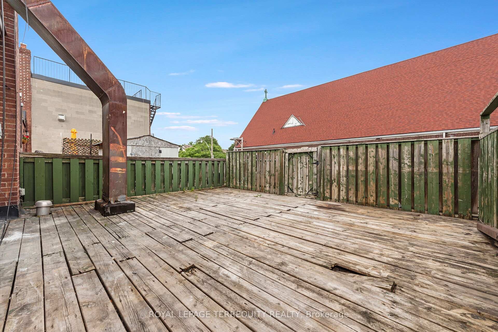 Upper Level Deck has Access to Stairs