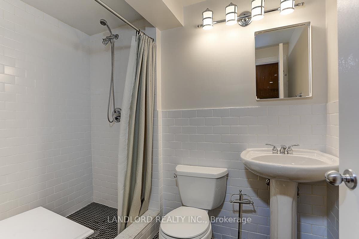 64 Shaver Avenue photo 33